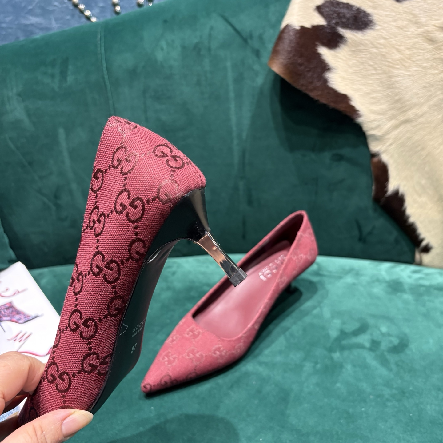 Gucci Style Leather Women's Shoes style reference detail image 7 from source 784692