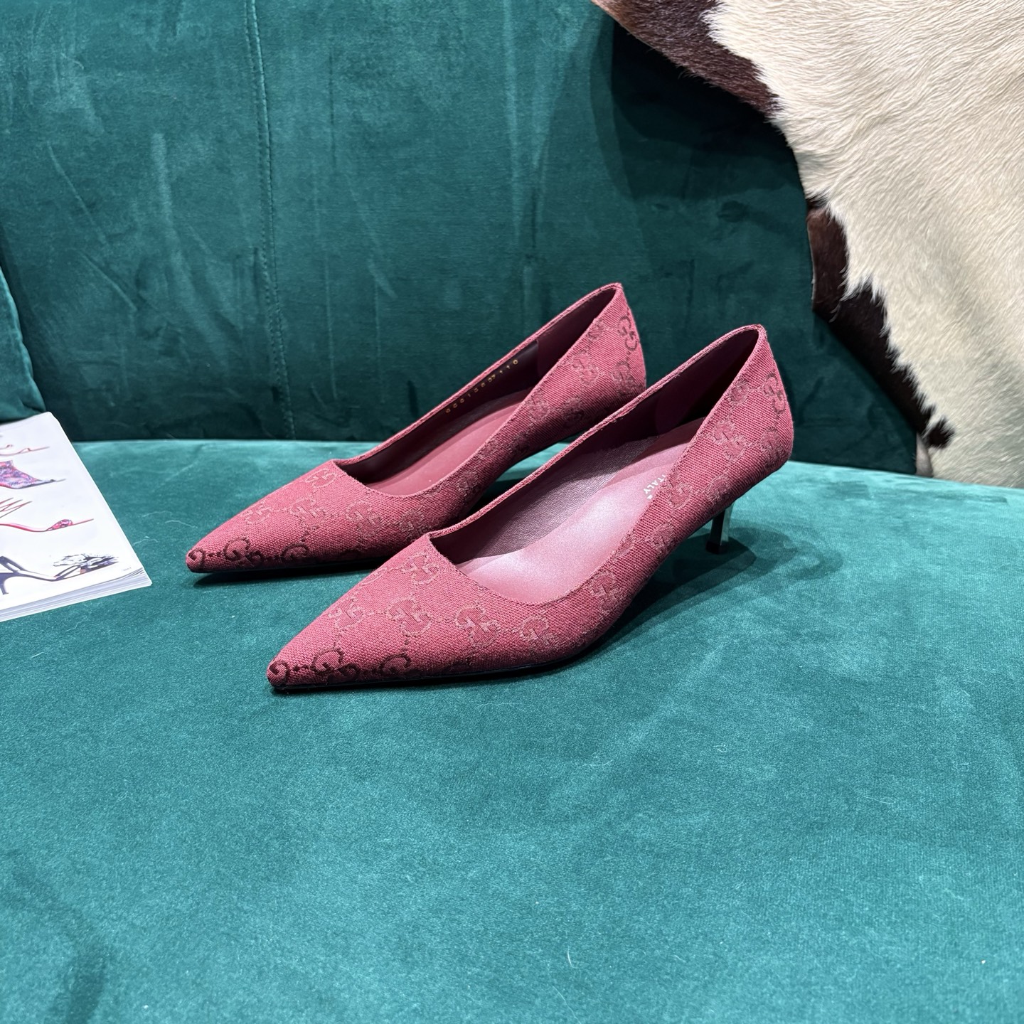 Gucci Style Leather Women's Shoes style reference detail image 2 from source 784692
