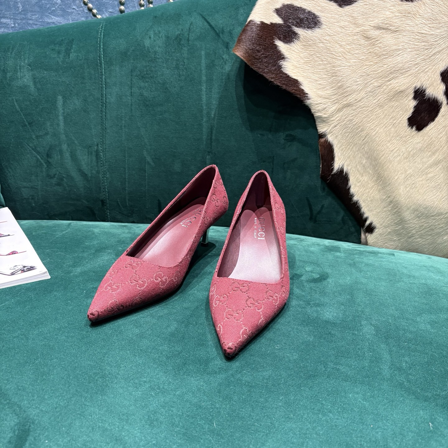 Gucci Style Leather Women's Shoes style reference detail image 1 from source 784692