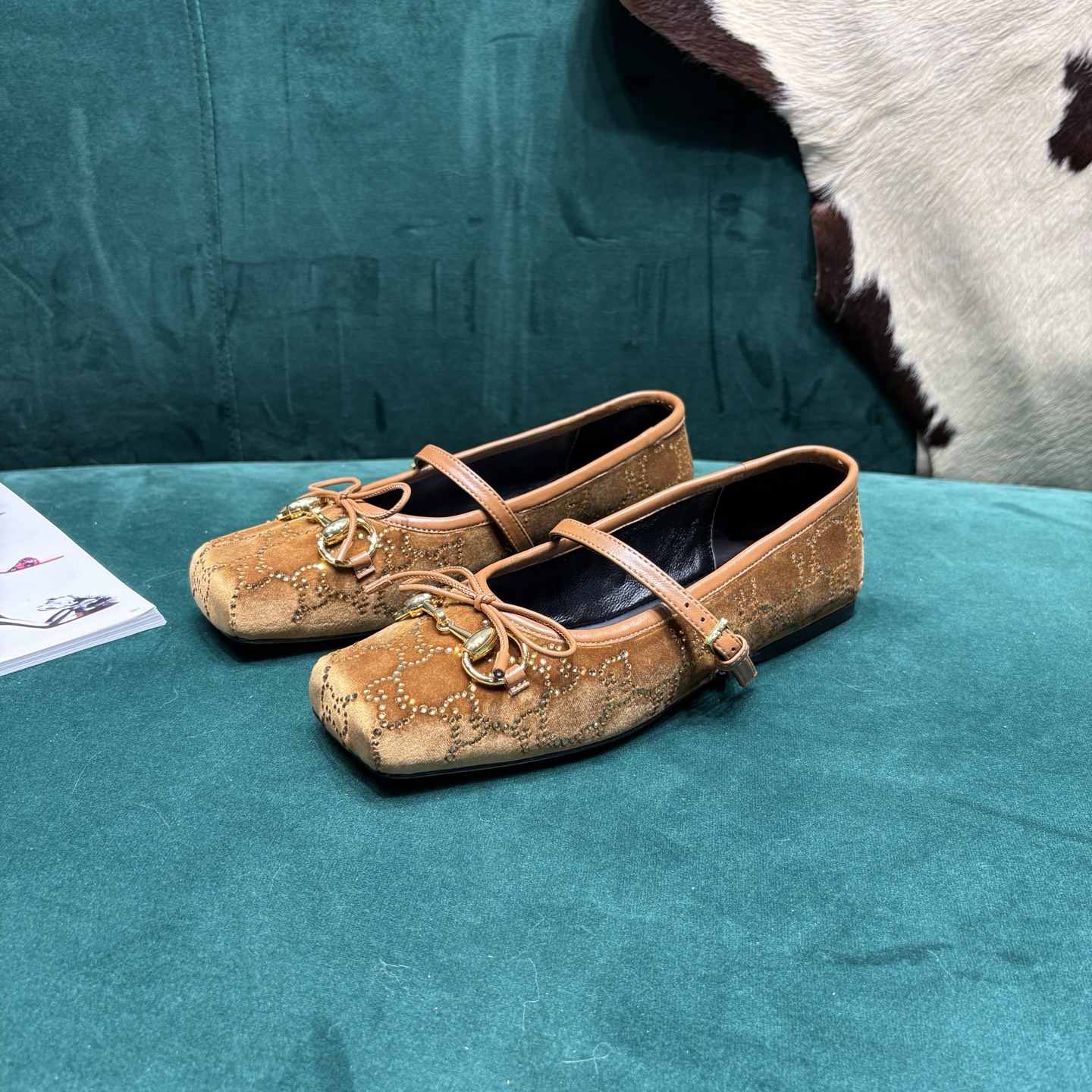Gucci Style Leather Women's Shoes style reference detail image 3 from source 784700