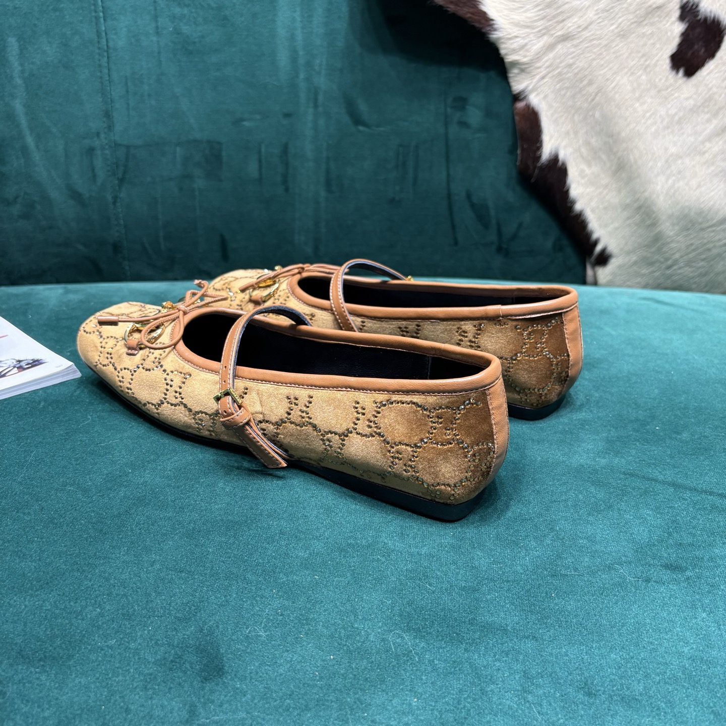 Gucci Style Leather Women's Shoes style reference detail image 7 from source 784700