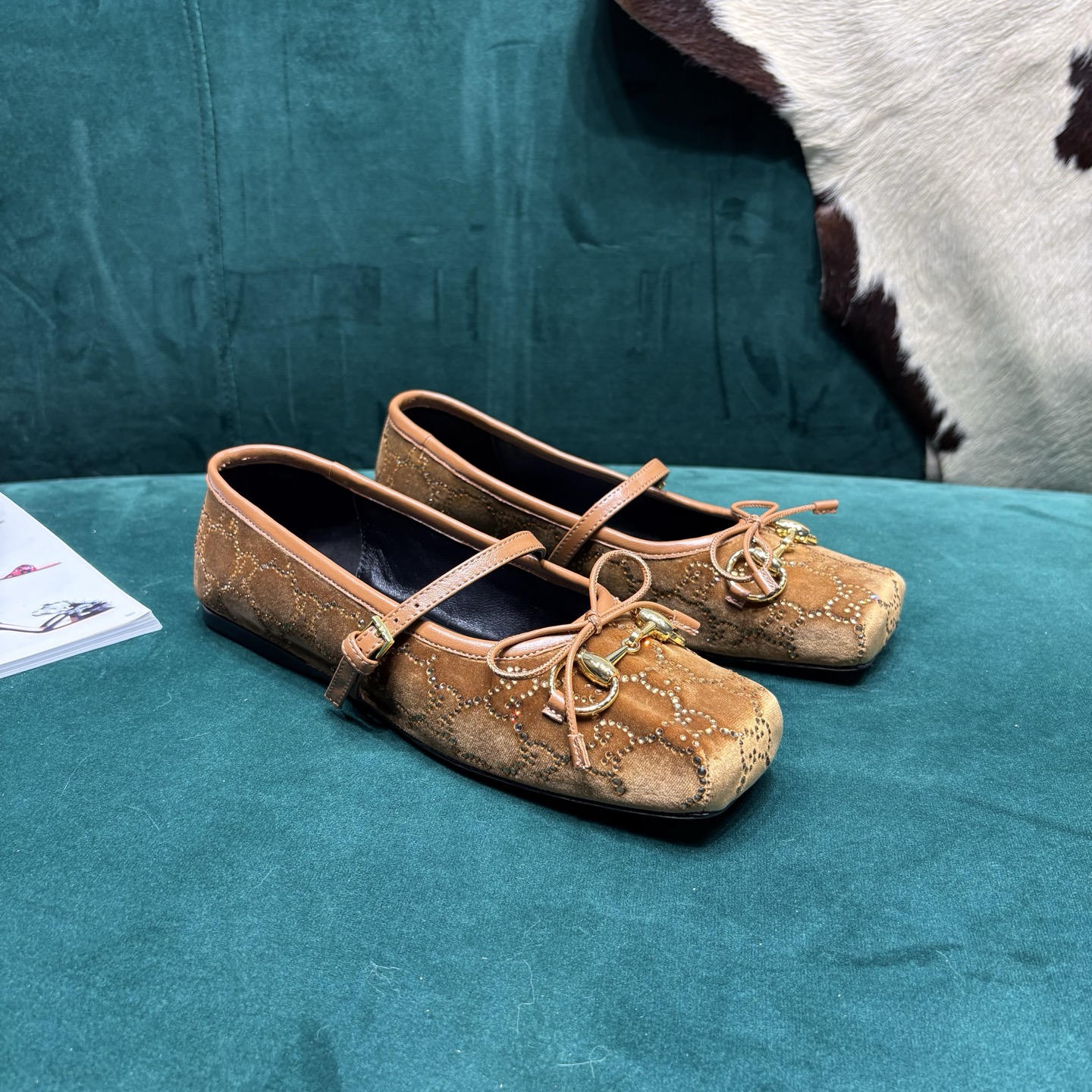 Gucci Style Leather Women's Shoes style reference detail image 2 from source 784700