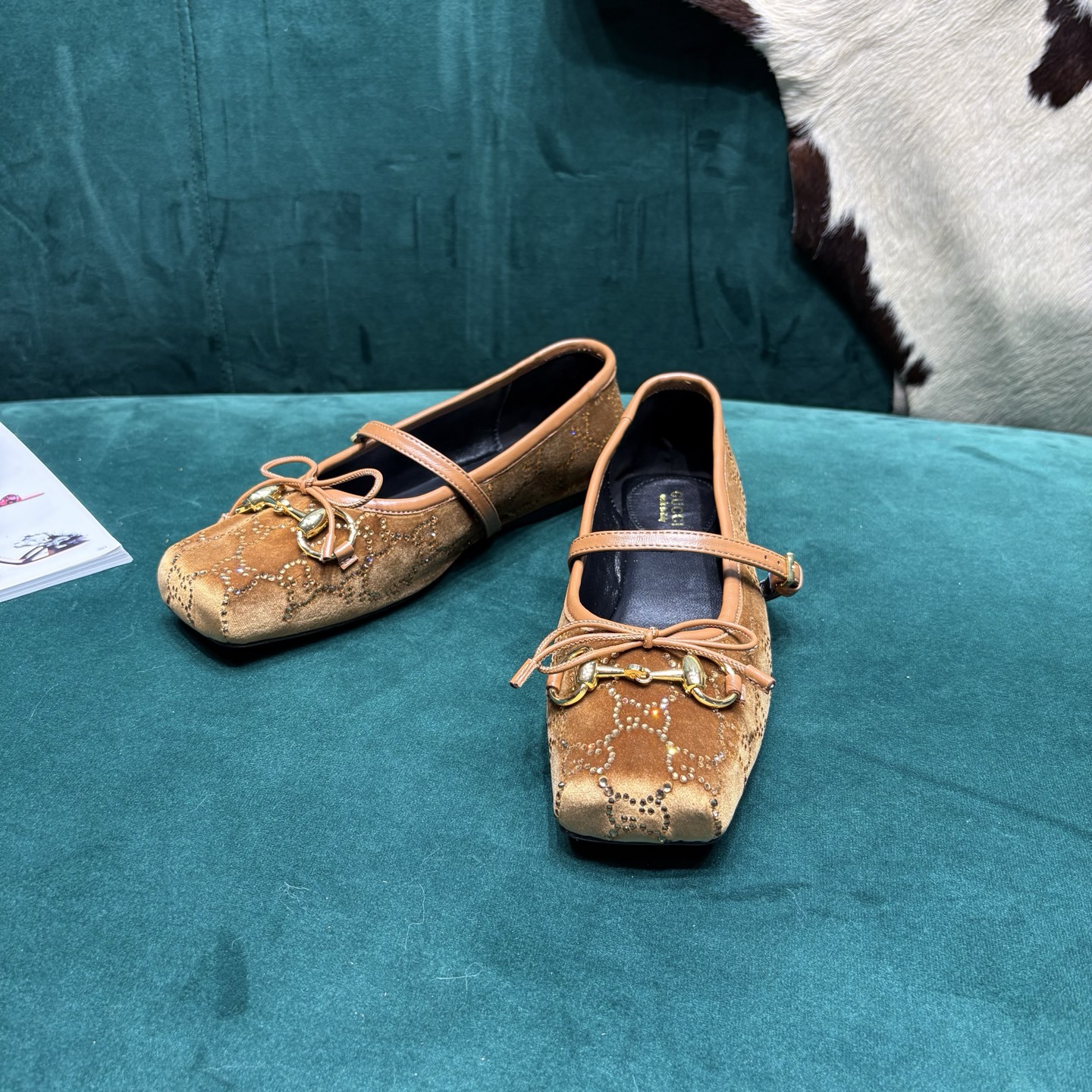 Gucci Style Leather Women's Shoes style reference detail image 1 from source 784700