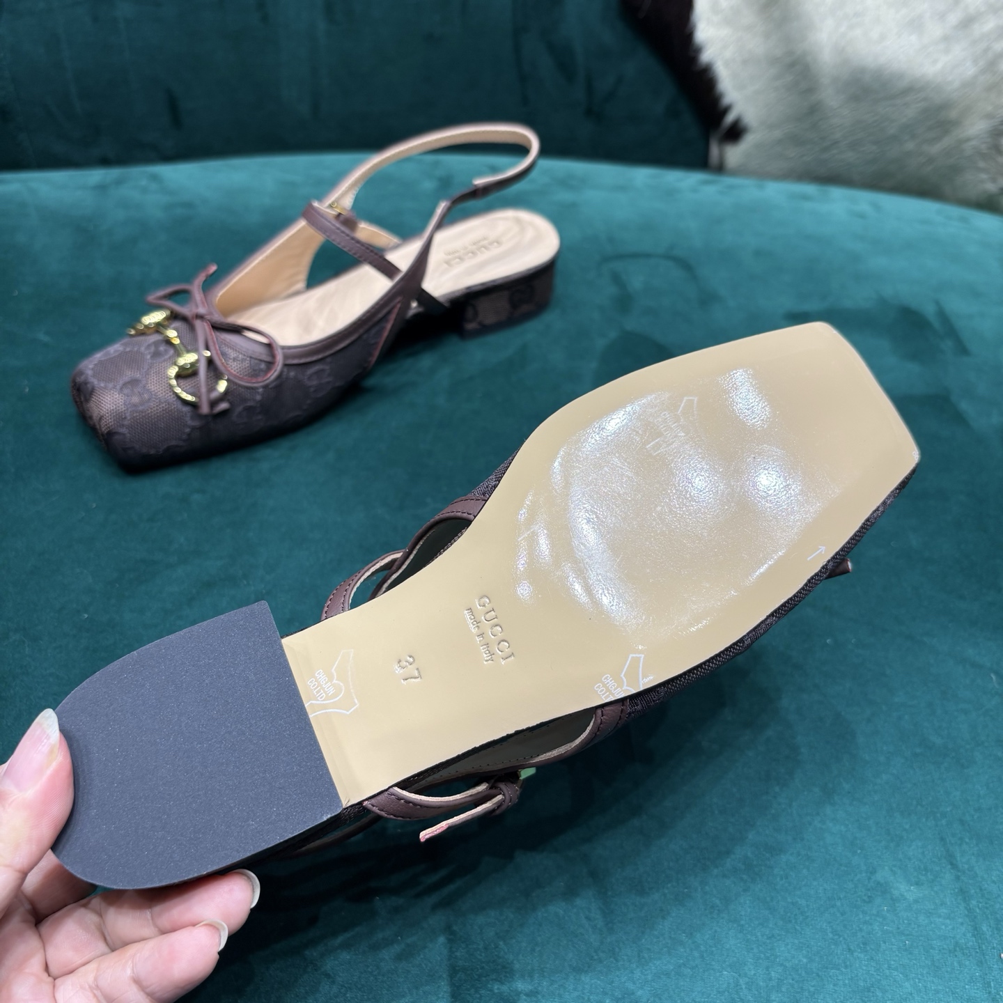 Gucci Style Leather Women's Shoes style reference detail image 5 from source 784693