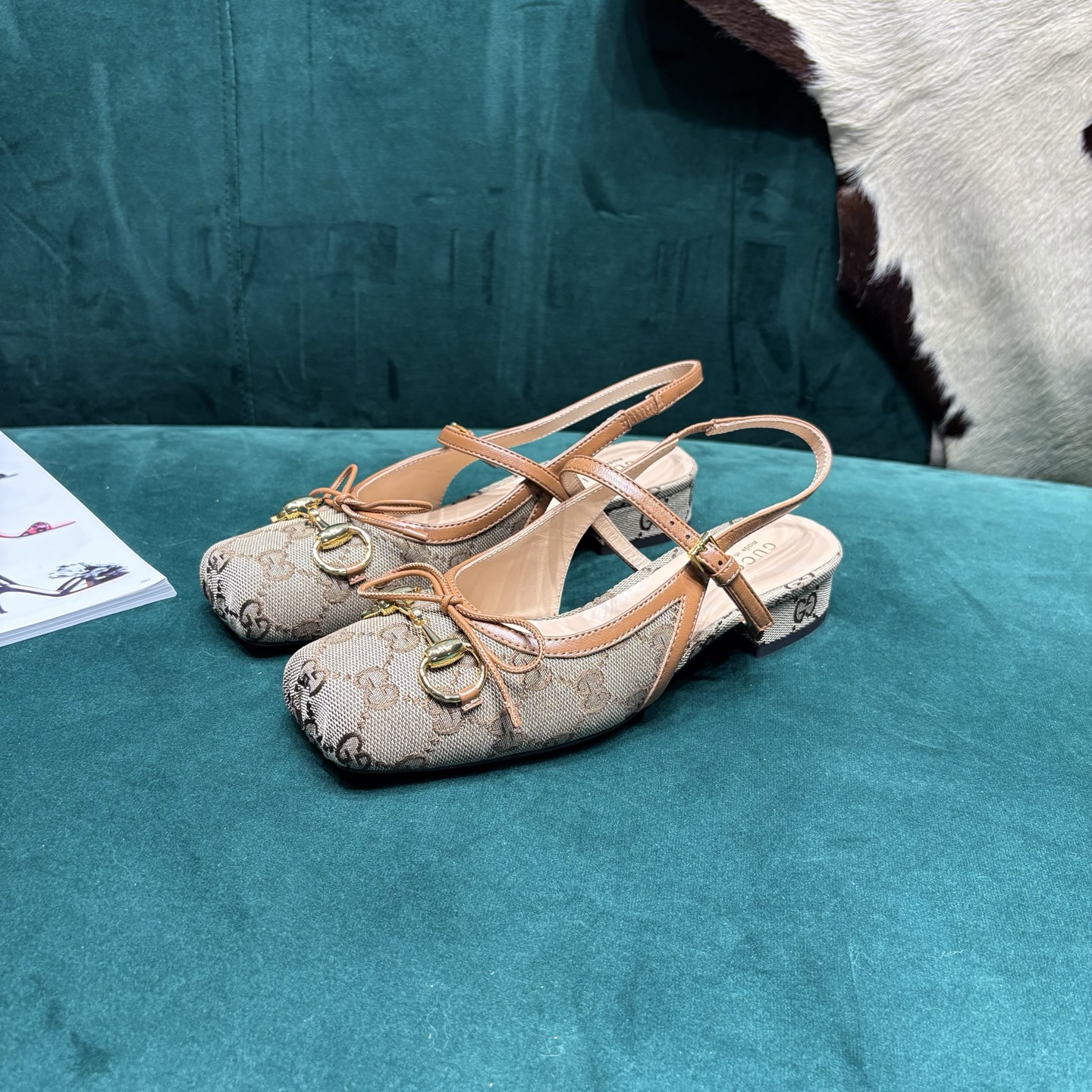 Gucci Style Leather Women's Shoes style reference detail image 3 from source 784694