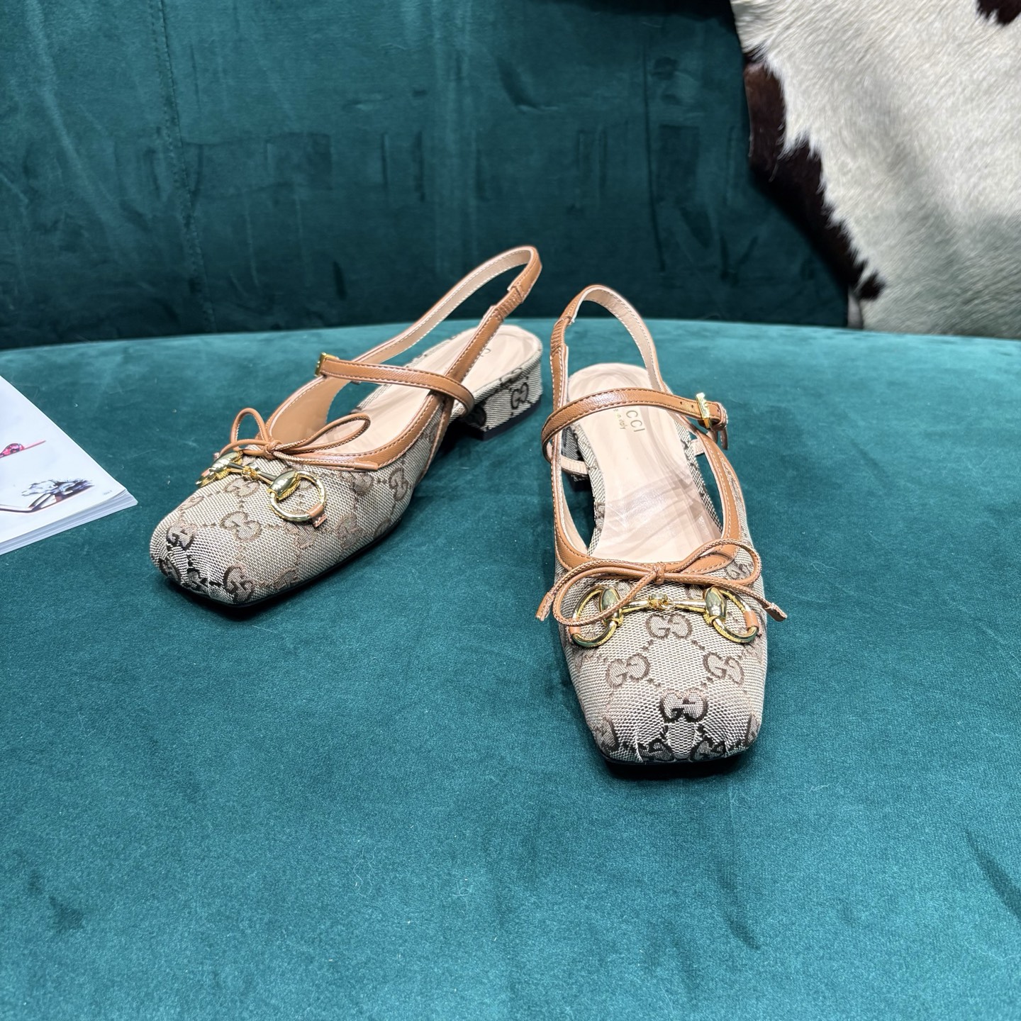 Gucci Style Leather Women's Shoes style reference detail image 1 from source 784694