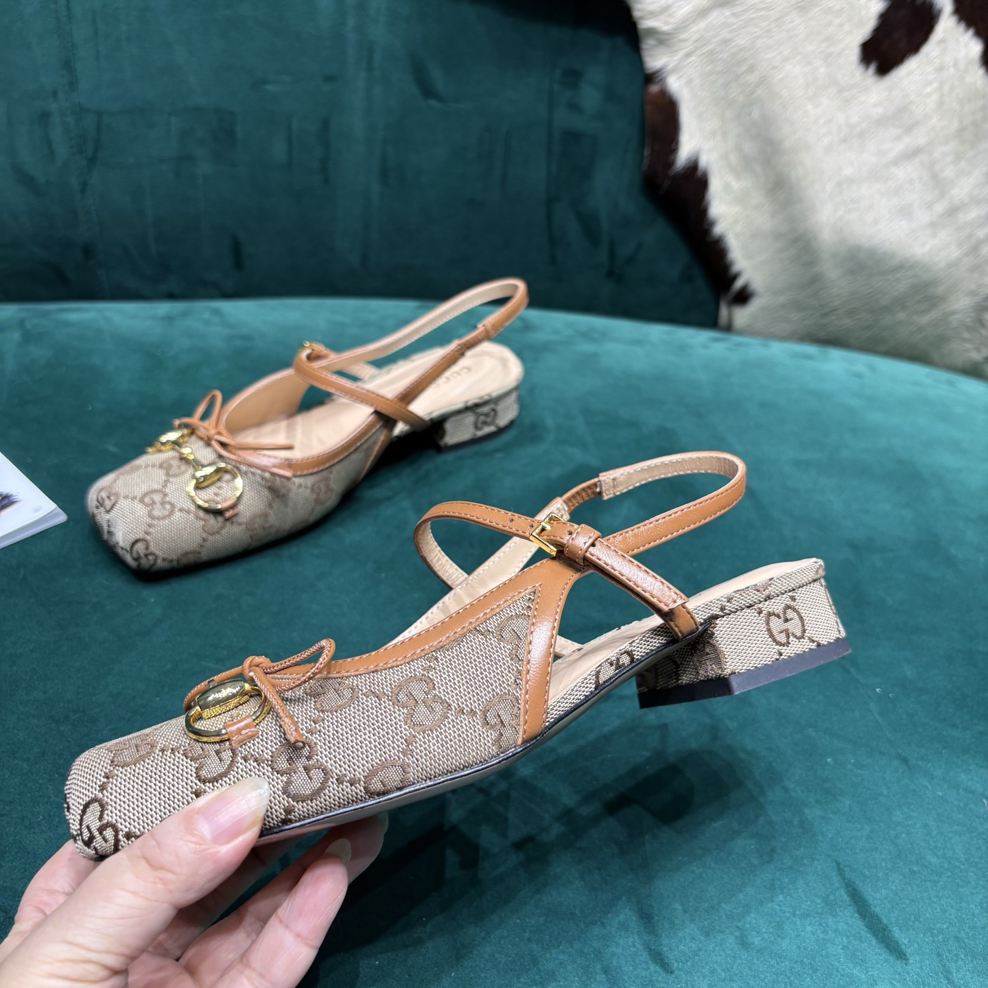 Gucci Style Leather Women's Shoes style reference detail image 4 from source 784694