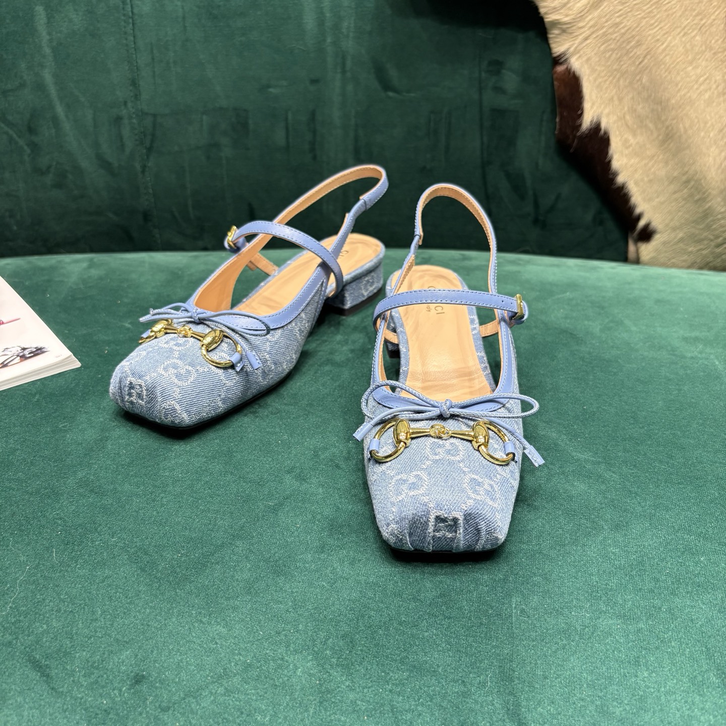 Gucci Style Leather Women's Shoes style reference detail image 1 from source 784696