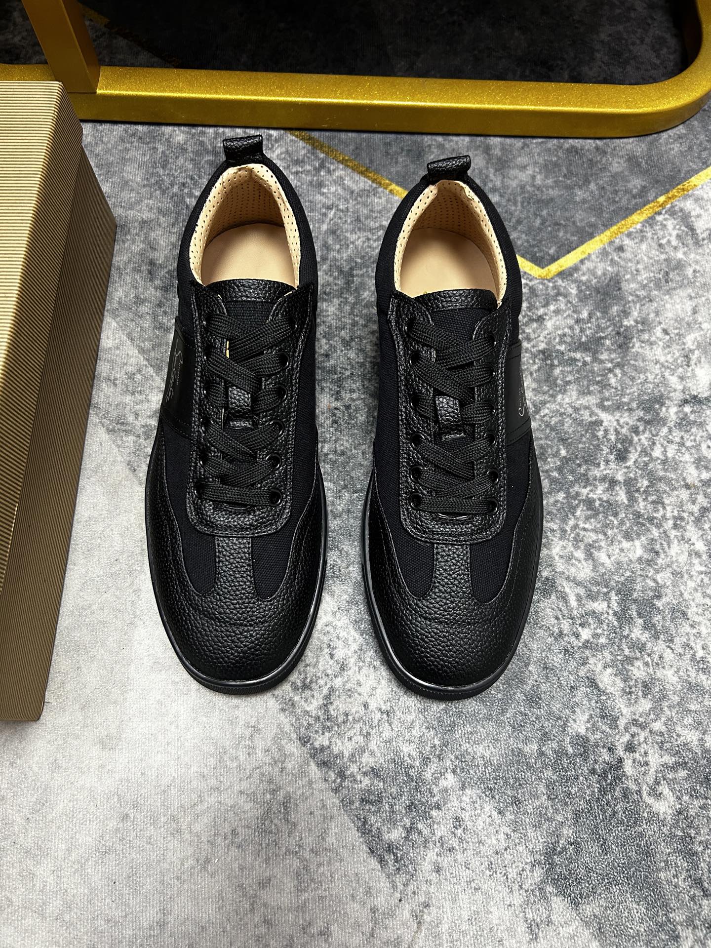 NO:588578,(Customized model). christian louboutin (CL red sole shoes) counter series, casual sneakers for couples, exclusive hot model release event, latex foot pads, finished outsole stitching [satisfied] female 35-40# male 38#-46, global supply [top version] original imported genuine leather upper, top original leather lining, original molded tpu outsole, original 1:1 detail processing, original shoe last,,, christian louboutin19860909(定做款).christian louboutin（CL红底鞋）专柜系列,情侣休闲板鞋  独家热款发布活动乳胶垫脚成品大底车线[得意]女35-40#男38#-46,全球供货【顶级版】原版进口真皮鞋面,顶级原版皮内里,原版开模tpu大底,原版1:1细节处理,原版鞋楦,,,christian louboutin,Men's shoes