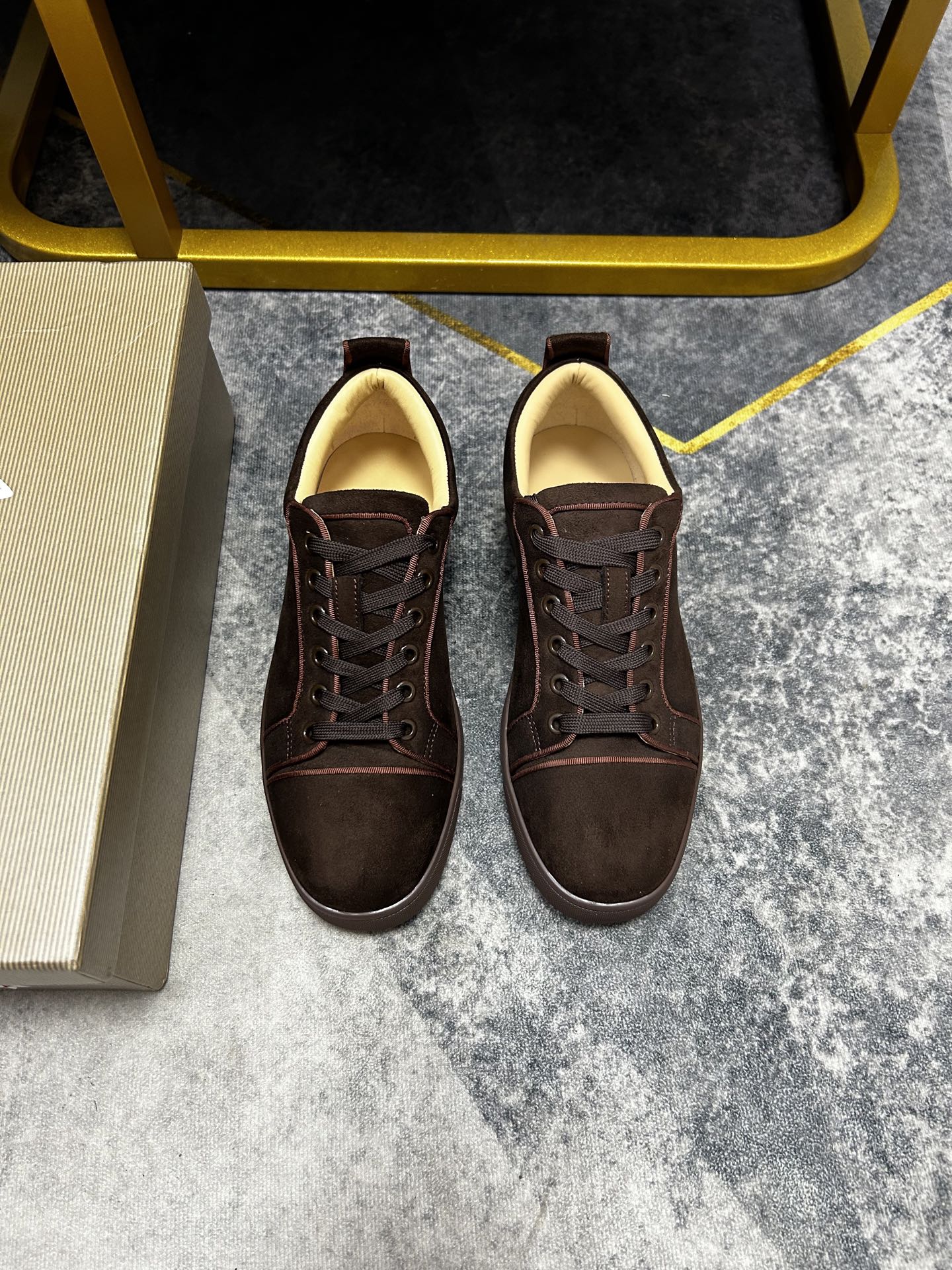 NO:604167,(Ready stock supports returns and exchanges). christian louboutin (CL red sole shoes) counter series, casual sneakers for couples, exclusive hot style release event, latex foot pads, finished outsole stitching [satisfied] female 35-40# male 38#-46, global supply [top version] original imported genuine leather upper, top original leather lining, original molded tpu outsole, original 1:1 detail processing, original shoe last,,, christian louboutin19860909(现货供应支持退换).christian louboutin（CL红底鞋）专柜系列,情侣休闲板鞋  独家热款发布活动乳胶垫脚成品大底车线[得意]女35-40#男38#-46,全球供货【顶级版】原版进口真皮鞋面,顶级原版皮内里,原版开模tpu大底,原版1:1细节处理,原版鞋楦,,,christian louboutin,Men's shoes