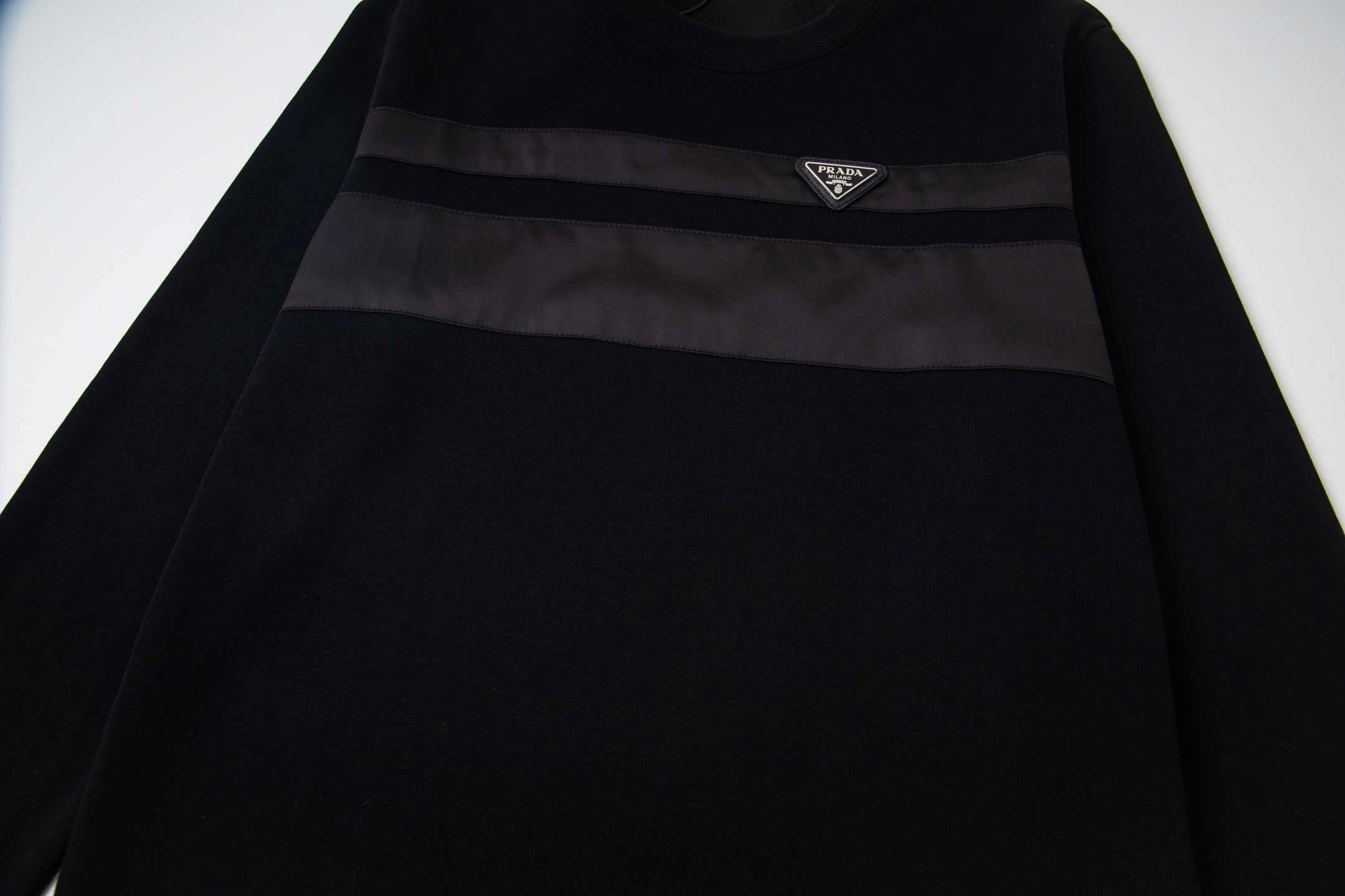 PRADA 軽奢クラシック三角ロゴラウンドネックスウェット