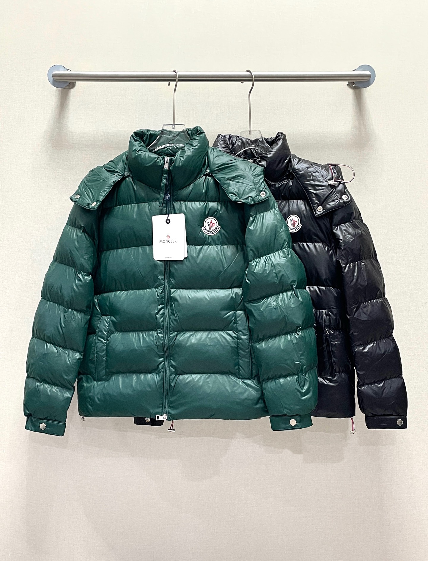 Moncler Wollaston Shiny Contrast Down Jacket | Modern Short Design