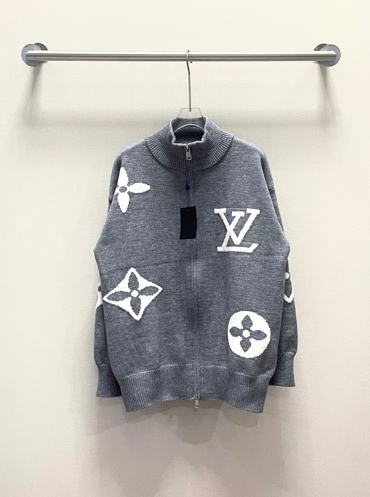 P135 LOUIS VUITTON/Sitio web oficial de Louis Vuitton ZP suéter de punto nuevo sincronizado LV cremallera presbicia sué…