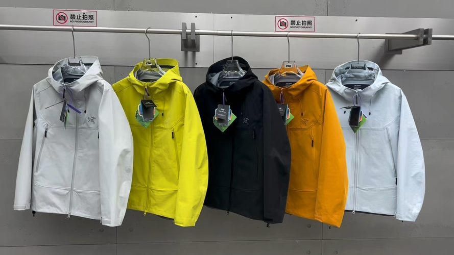 Chaqueta rígida ARC'TERYX de versión alta#