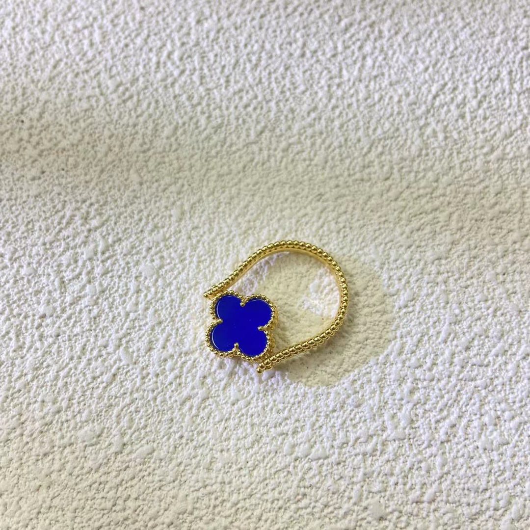 👑VCA车花➕蓝玛瑙可翻转四叶草戒指💍蓝玛瑙&玑镂雕花带钻绝美😍特别不撞款🉑️双面佩戴一次性拥有两枚戒指