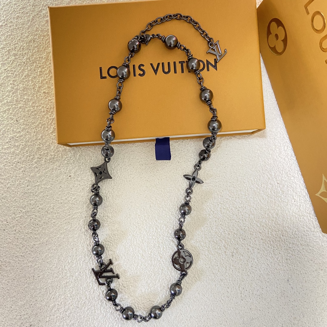 ¥168 Lv项链 新品光珠珍珠项链 