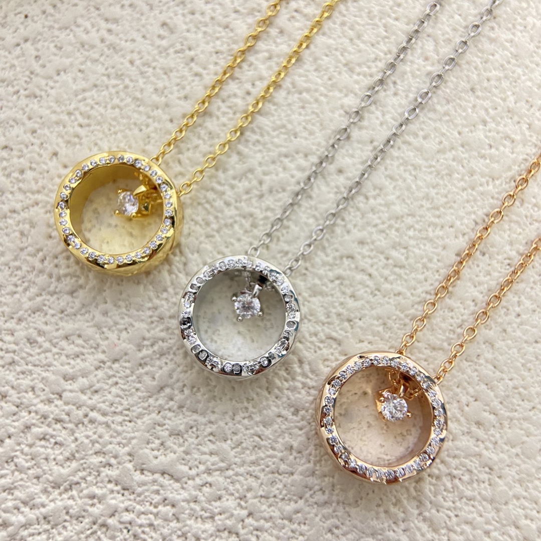 NO:381641,Chanel necklace New diamond-inlaid diamond necklace The most popular on the entire network [V gold material + micro gold thick gold electroplating + CNC craft] High-version single product with logo Small fragrance necklace Diamond necklace Chanel necklace, jewelry quality, chanel, necklace19860909香奈儿项链 新品镶钻菱格项链 全网最火爆【V金材质+咪金厚金电镀+CNC工艺】高版本单品 带logo 小香项链 菱格项链 香奈儿项链,饰品精品,chanel,necklace,Jewelry