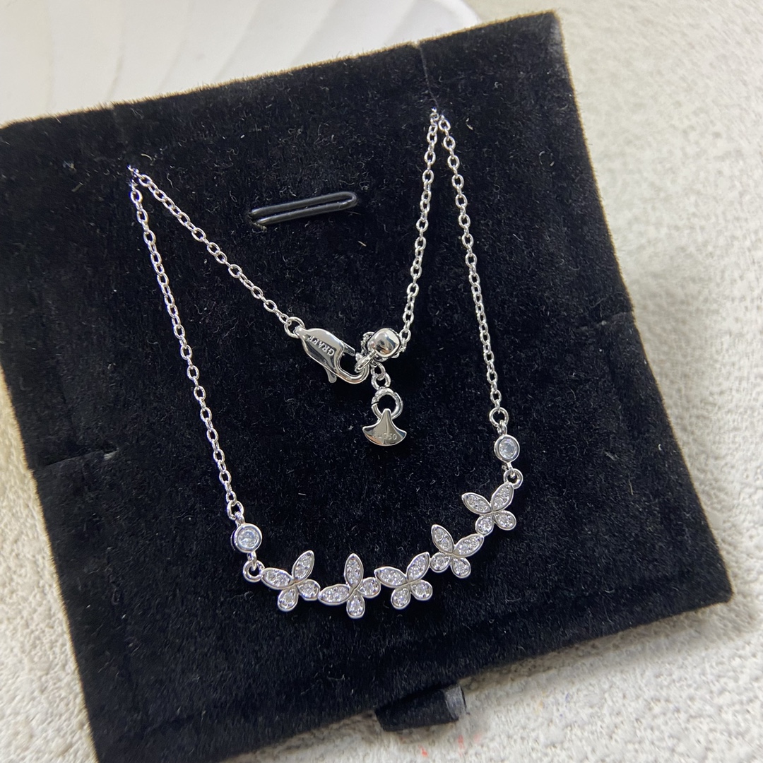 NO:381675,Graff Five Butterfly Full Diamond Necklace Jewelry High-end Jewelry Use the top zircons Lifelike, sophisticated cutting High-end custom inlaid high-carbon diamonds bling bling Super graceful design, luxurious and noble, comfortable to wear, elegant and beautiful Electro-plated thick gold Necklace, jewelry boutique, graff, necklace19860909格拉夫 五蝴蝶 满钻 项链 珠宝 高级珠宝 采用最顶尖的 锆石 栩栩如生,精工的切割 高端定制镶嵌高碳钻 bling bling 超级重雍容的设计,奢华高贵,佩戴舒适 大方漂亮 电镀厚金 项链,饰品精品,graff,necklace,Jewelry