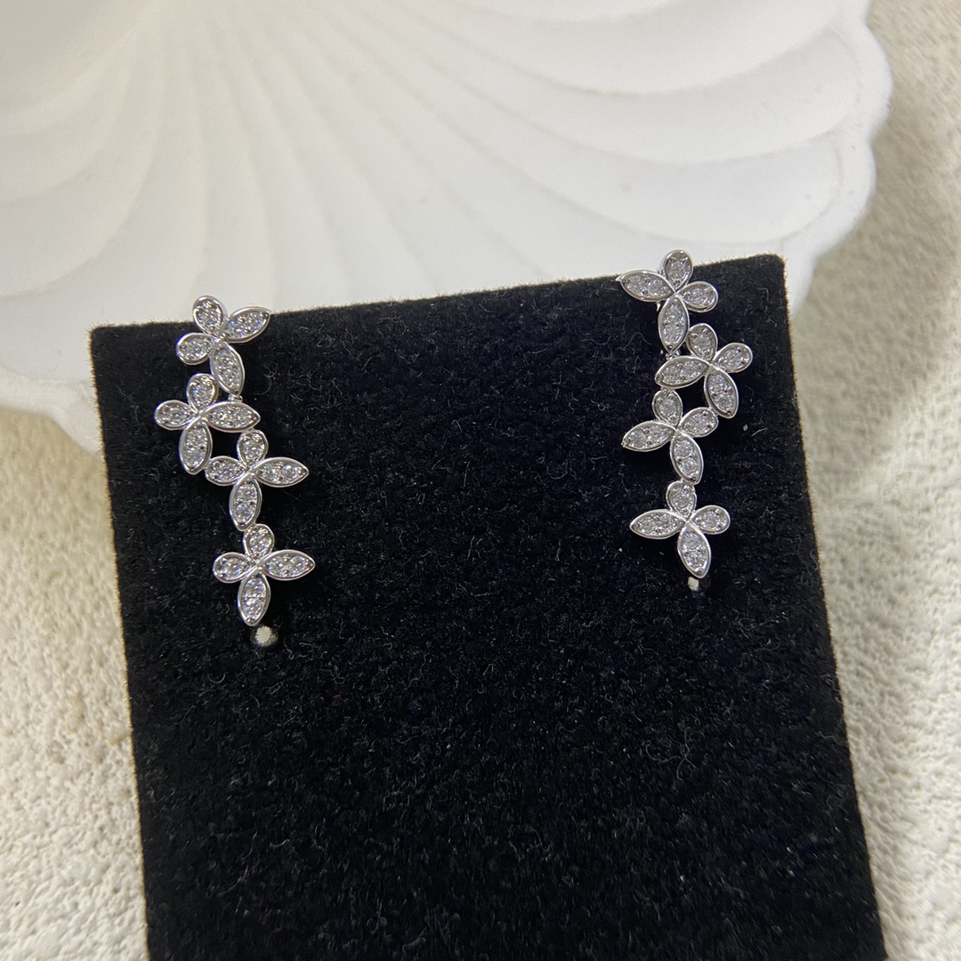 NO:381673,Graff Four Butterflies Full Diamond Earrings Jewelry High-end Jewelry Use the top zircons Lifelike, sophisticated cutting High-end custom inlaid high-carbon diamonds bling bling bling Super graceful design, luxurious and noble, comfortable to wear, generous and beautiful earrings, fine jewelry, graff19860909格拉夫 四蝴蝶 满钻 耳钉 珠宝 高级珠宝 采用最顶尖的 锆石 栩栩如生,精工的切割 高端定制镶嵌高碳钻 bling bling 超级重雍容的设计,奢华高贵,佩戴舒适 大方漂亮 耳钉,饰品精品,graff,Jewelry