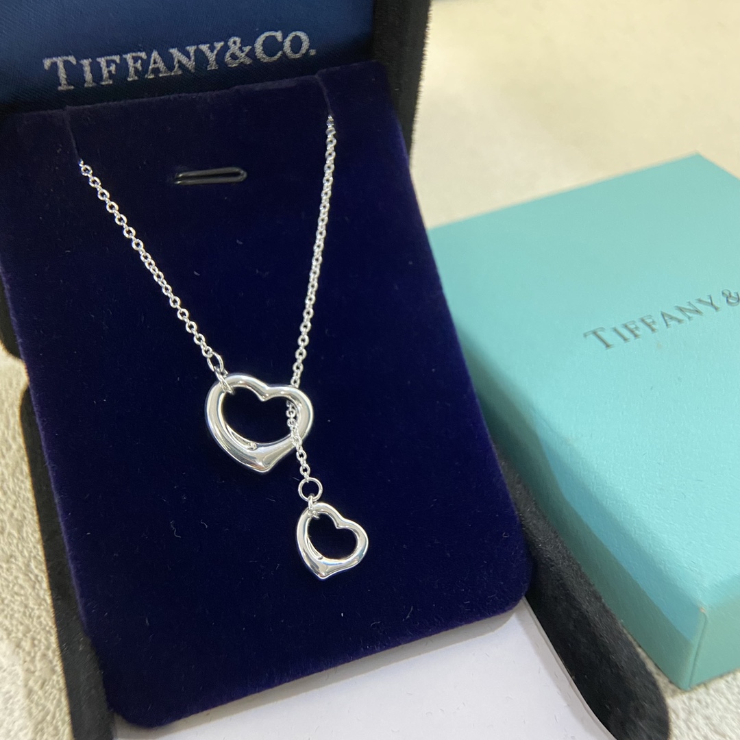 NO:385984,Tiffany Necklace New Tassel Love Necklace Tiff Small Double Heart Double Love Fashion Peach Heart Necklace High-end Replica Original CNC Polished Creation Original Double Logo Tail Chain Low-key Elegant Fashion Brand Quality Exquisite Fashionable and versatile, jewelry boutique, tiffany, necklace19860909蒂芙尼项链 新品流苏爱心项链 Tiff 大小双心 双爱心时尚 桃心项链 高端 复刻 原版 cnc 抛光 打造 原版双logo尾链 低调优雅时尚大牌的品质 精致时尚百搭,饰品精品,tiffany,necklace,Jewelry