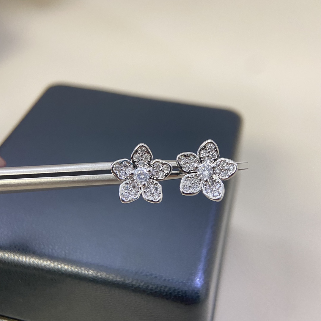 ¥108 格拉芙耳钉 新品满钻花瓣耳钉 