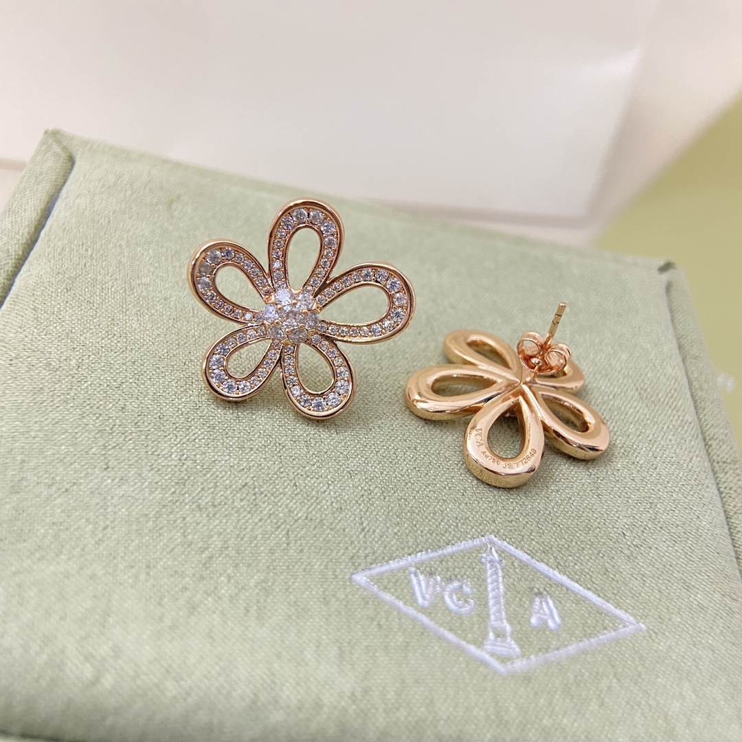 ¥118 梵克雅宝耳钉 新品满钻花朵耳钉 