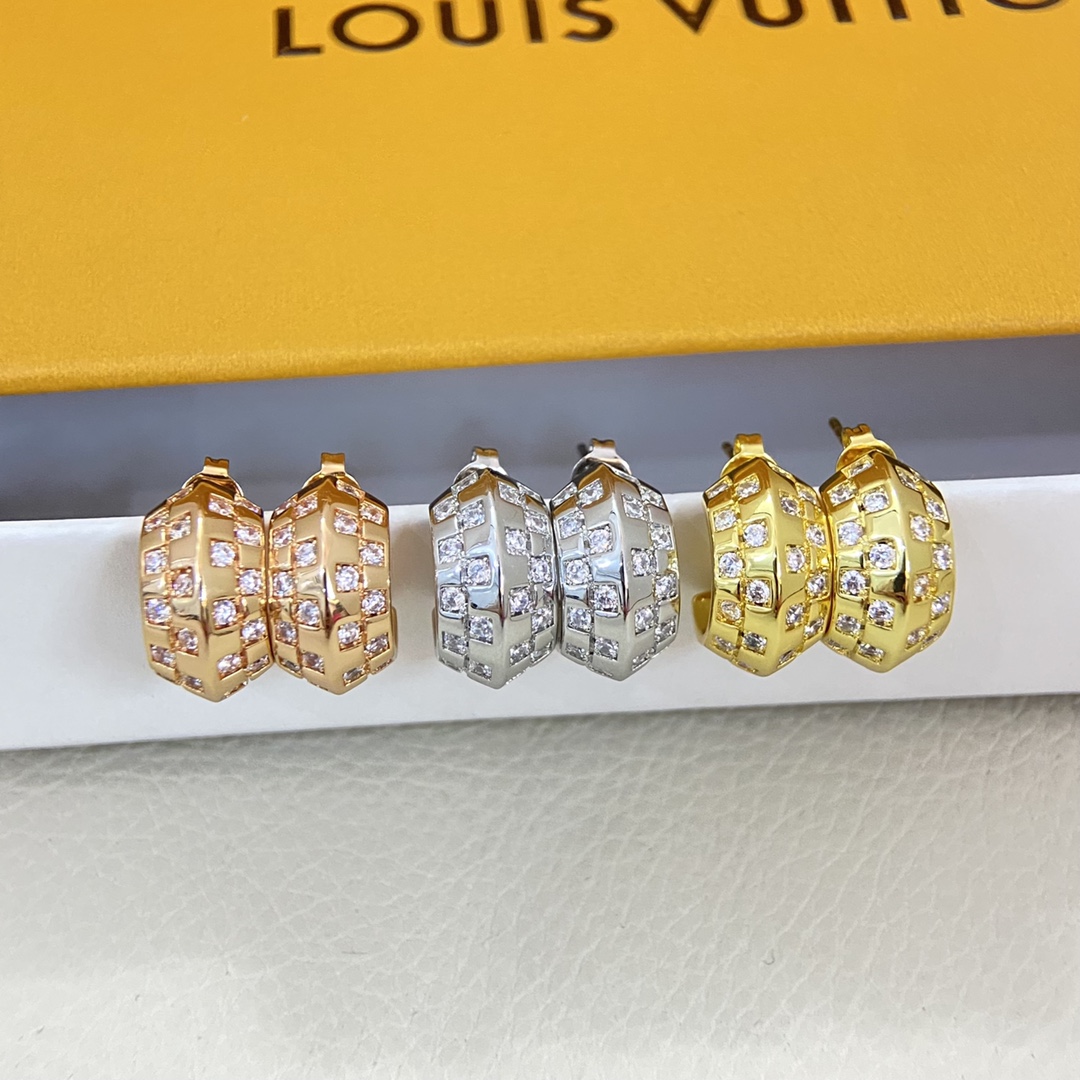 NO:703210,Lv earrings new diamond diamond earrings, Lv earrings, louis vuitton19860909Lv耳钉 新品镶钻菱角耳钉,Lv耳钉,louis vuitton,Jewelry