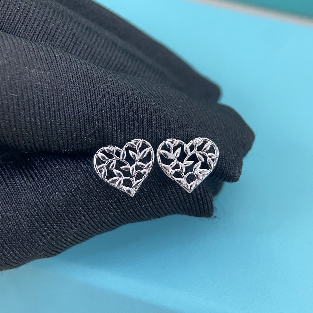 ¥98 蒂芙尼耳钉 新品树叶纹镂空爱心耳钉 