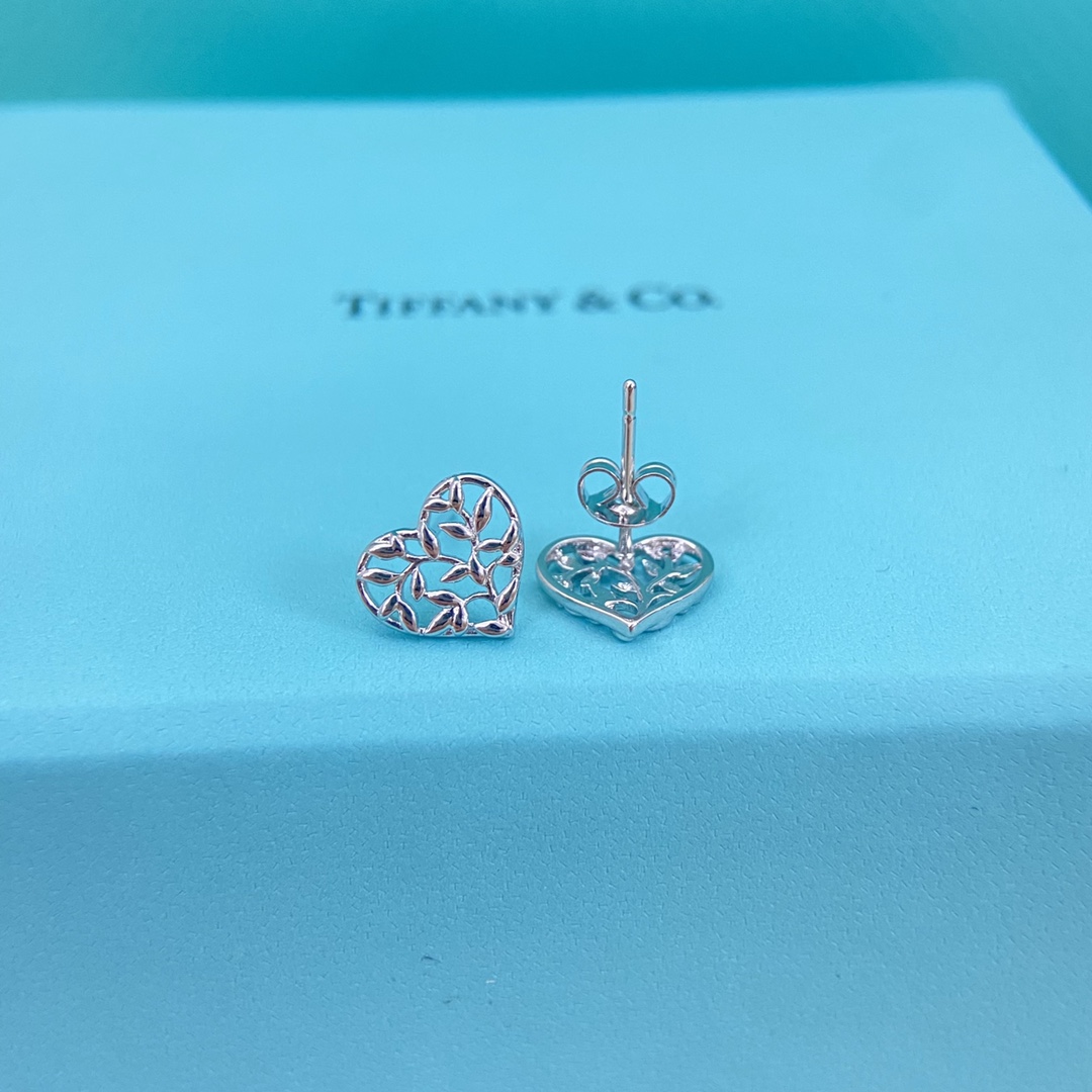 ¥98 蒂芙尼耳钉 新品树叶纹镂空爱心耳钉 