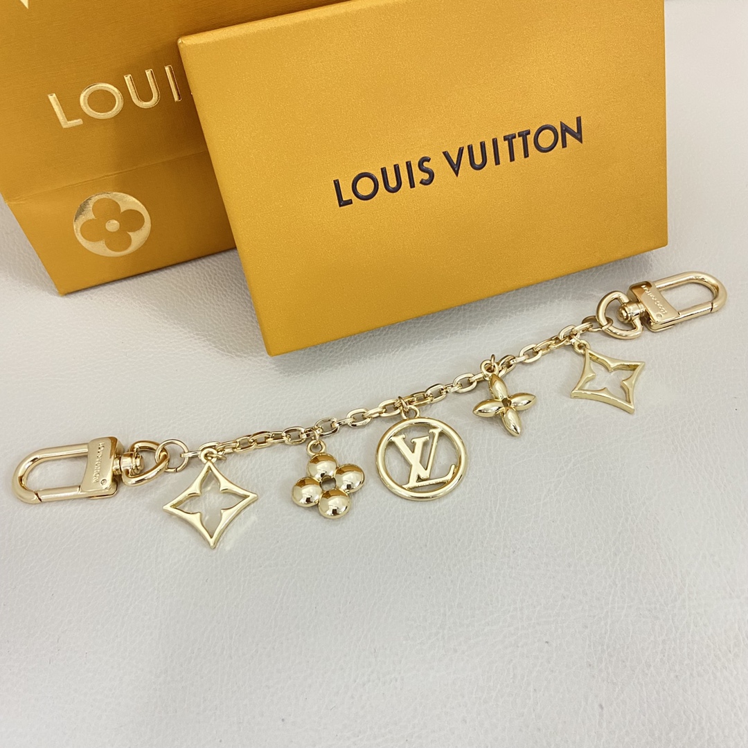 ¥108 Lv钥匙扣 新品尖圆花字母钥匙扣 