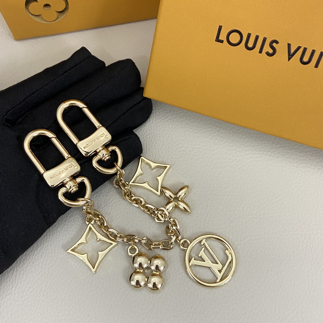 ¥108 Lv钥匙扣 新品尖圆花字母钥匙扣 