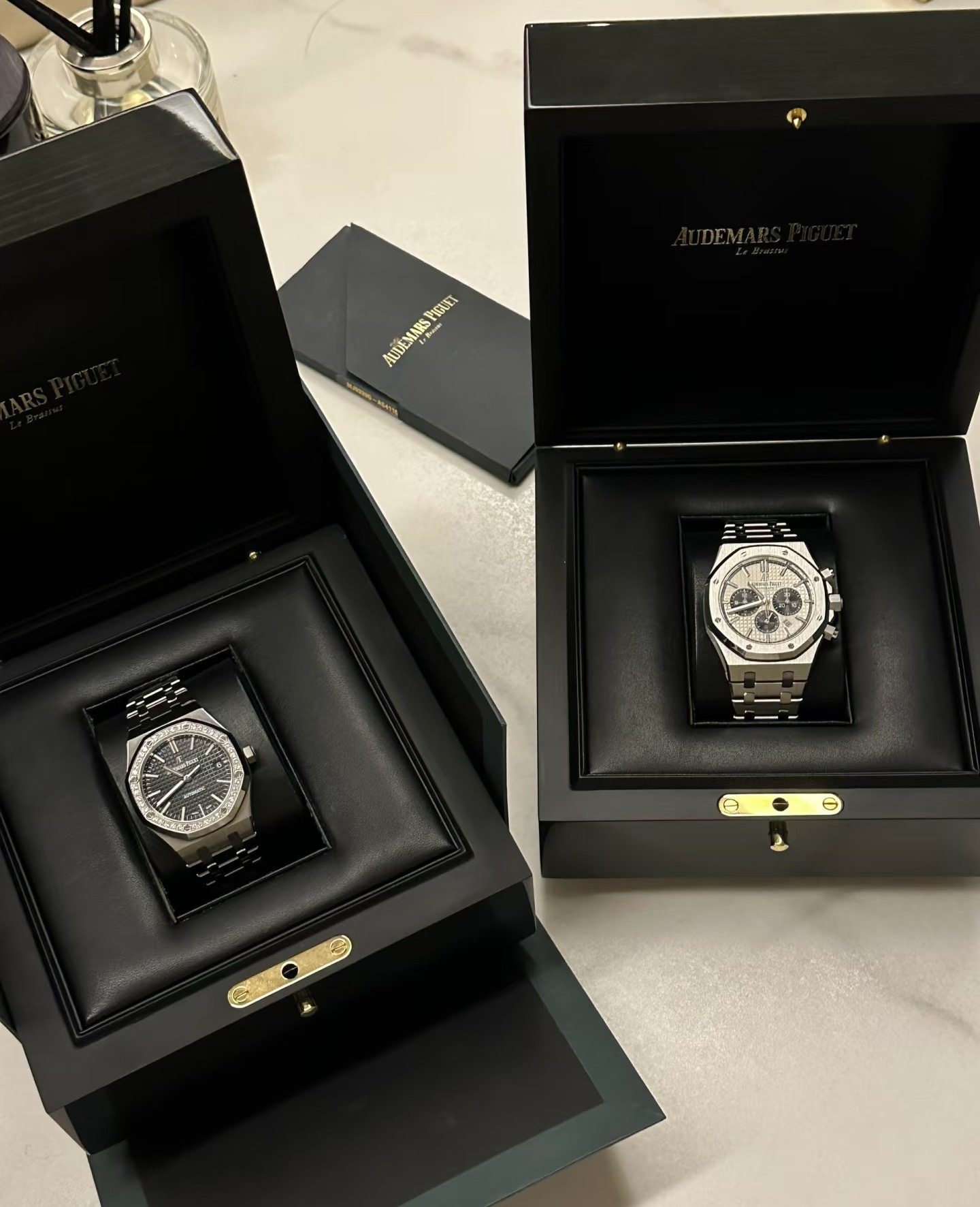 NO:385057,The dream love watch must be Audemars Piguet New Year couple watch - Audemars Piguet Royal Oak Offshore Series Black disk 15451st 37mm black silver color matching Just right White disk White Panda 26331st Panda dial is much better than solid color, and it is also versatile 41 dial, audemars19860909梦中情表还得是爱彼 新年情侣对表—爱彼皇家橡树离岸系列 黑盘15451st 37mm黑银配色 刚刚好 白盘白熊猫26331st 熊猫表盘比纯色好看太多咯 还百搭41表盘,,audemars,Watch