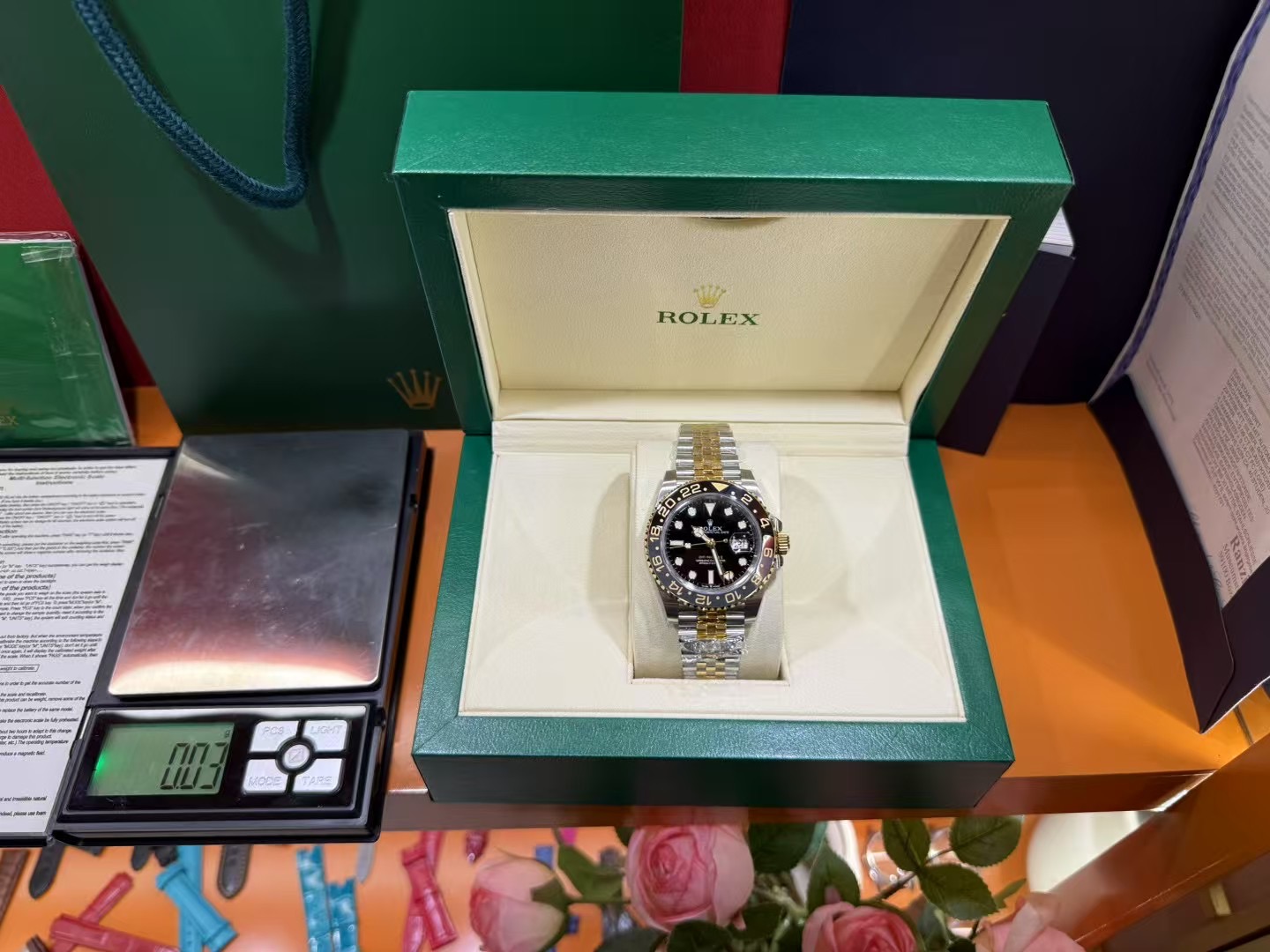 NO:392204,Real photos of the Clean Gold Black Gray Egg Circle Greenwich GMT Fully Automatic Mechanical Picture Details Picture The original camera has no filters,19860909客定实拍 Clean间金黑灰皮蛋圈 格林尼治GMT全自动机械 图 细节图 原相机无滤镜,,Watch