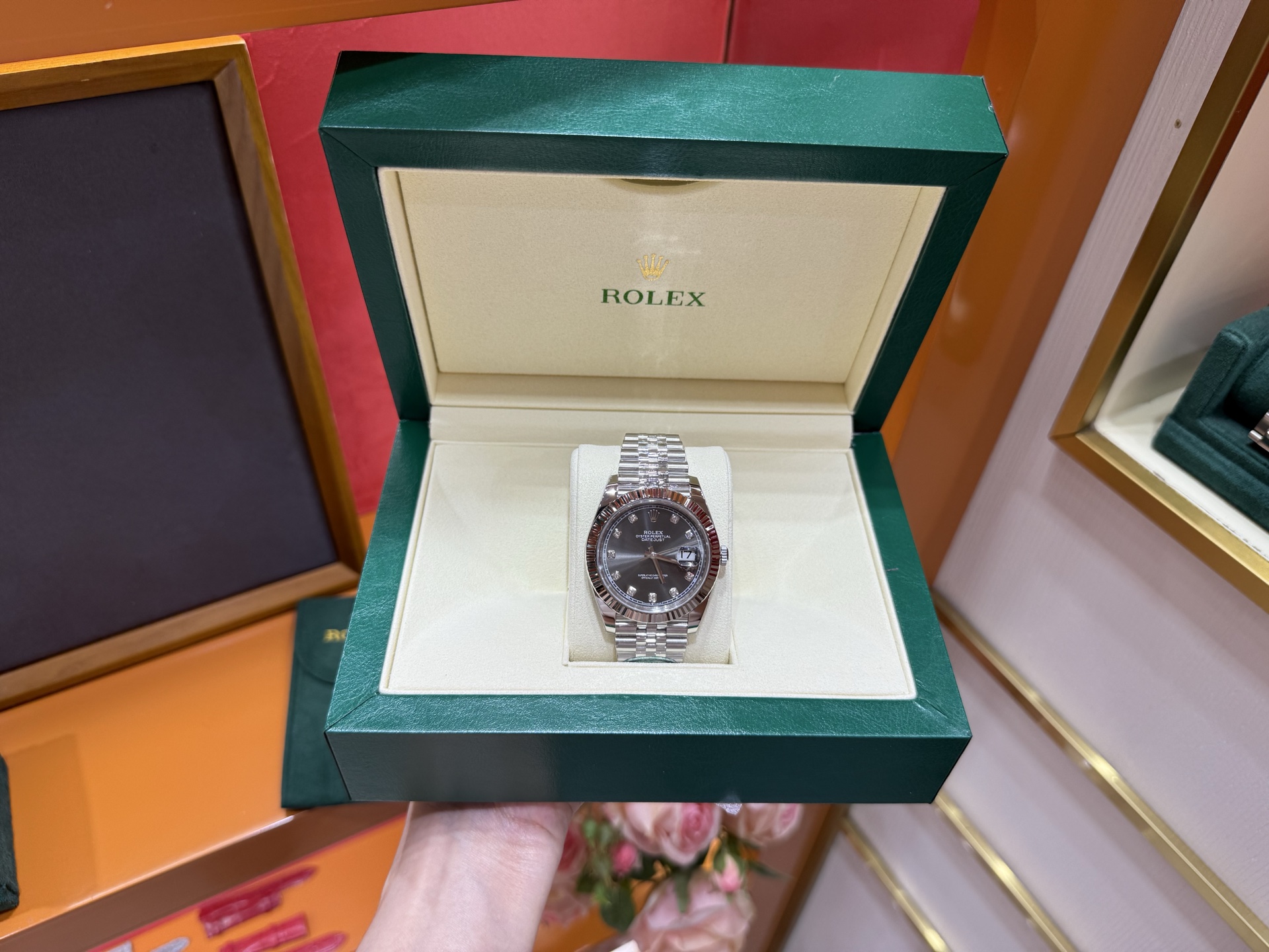NO:392201,Boys are so handsome to wear. Cement gray 41 diamond log, handy temperament, five-bead belt with casual sports 904L stainless steel material, fully automatic mechanical movement Clean Highest quality picture, accurate details picture,19860909男生戴也太帅了 水泥灰41钻日志,上手气质劳,五珠带搭配休闲运动 904L精钢材质 全自动机械机芯 Clean 最高品质 图 认准细节图,,Watch
