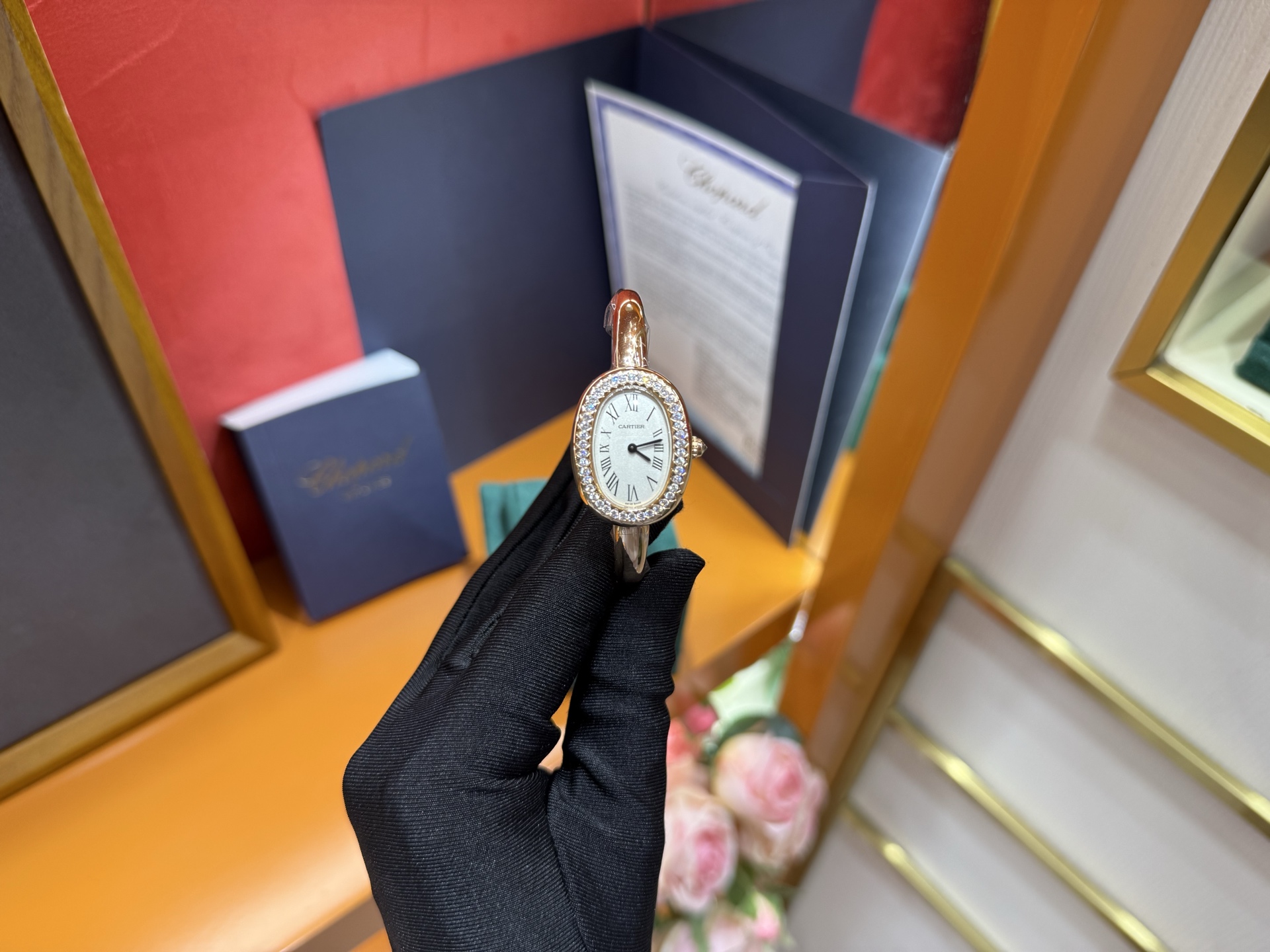 NO:392193,A beautiful real shot of Mosan, identifying exclusive quality, and guaranteeing quality workmanship!  New real shot!  Gold diamonds Cartier's most explosive single-piece wrist bathtub watch is like a flowing gilded moonlight. The broken diamond bezel is scattered like a galaxy. The sun reflects the broken diamond fire color of the galaxy. The integrated bracelet is as close as the second layer of skin. Every move is full of the lazy and luxuriousness of the left bank of Paris, and it is easy to grasp the rich flowers of the world. The hand circumference size is 15mm 16mm 17mm. Reservation, cartier, bracelet19860909绝美实拍莫桑 认准独家品质 质量做工有保障！ 新款实拍！ 包金钻石 卡地亚最炸腕间单品浴缸腕表 如流动的鎏金月光 碎钻表圈星河般散落,阳光下折射出银河般的碎钻火彩,一体式的手镯如第二层肌肤般贴合,举手投足间尽是巴黎左岸的慵懒奢华,轻松拿捏人间富贵花 手围尺寸15mm 16mm 17mm 接受预定,,cartier,bracelet,Watch