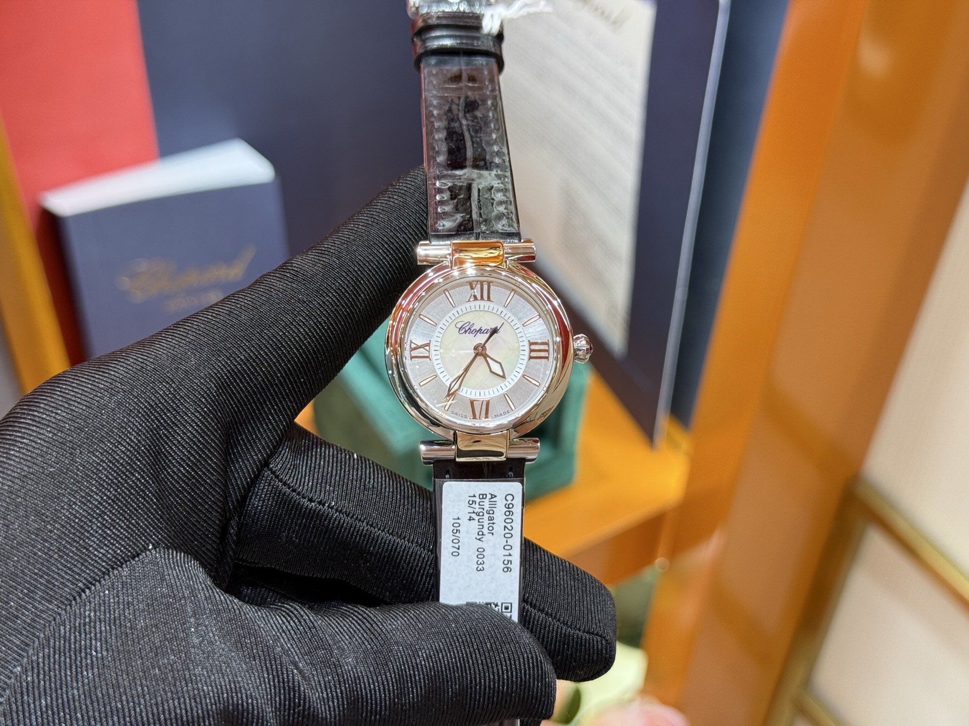 NO:392336,Chopard classic entry-level model 33mm imported Czech rhinestones equipped with ETA2892 mechanical movement Imported American crocodile leather belt, Chopard, crocodile skin19860909萧邦 经典入门款 33mm 进口捷克水钻 配载ETA2892机械机芯 进口美洲鳄鱼皮皮带,,chopard,crocodile skin,Watch