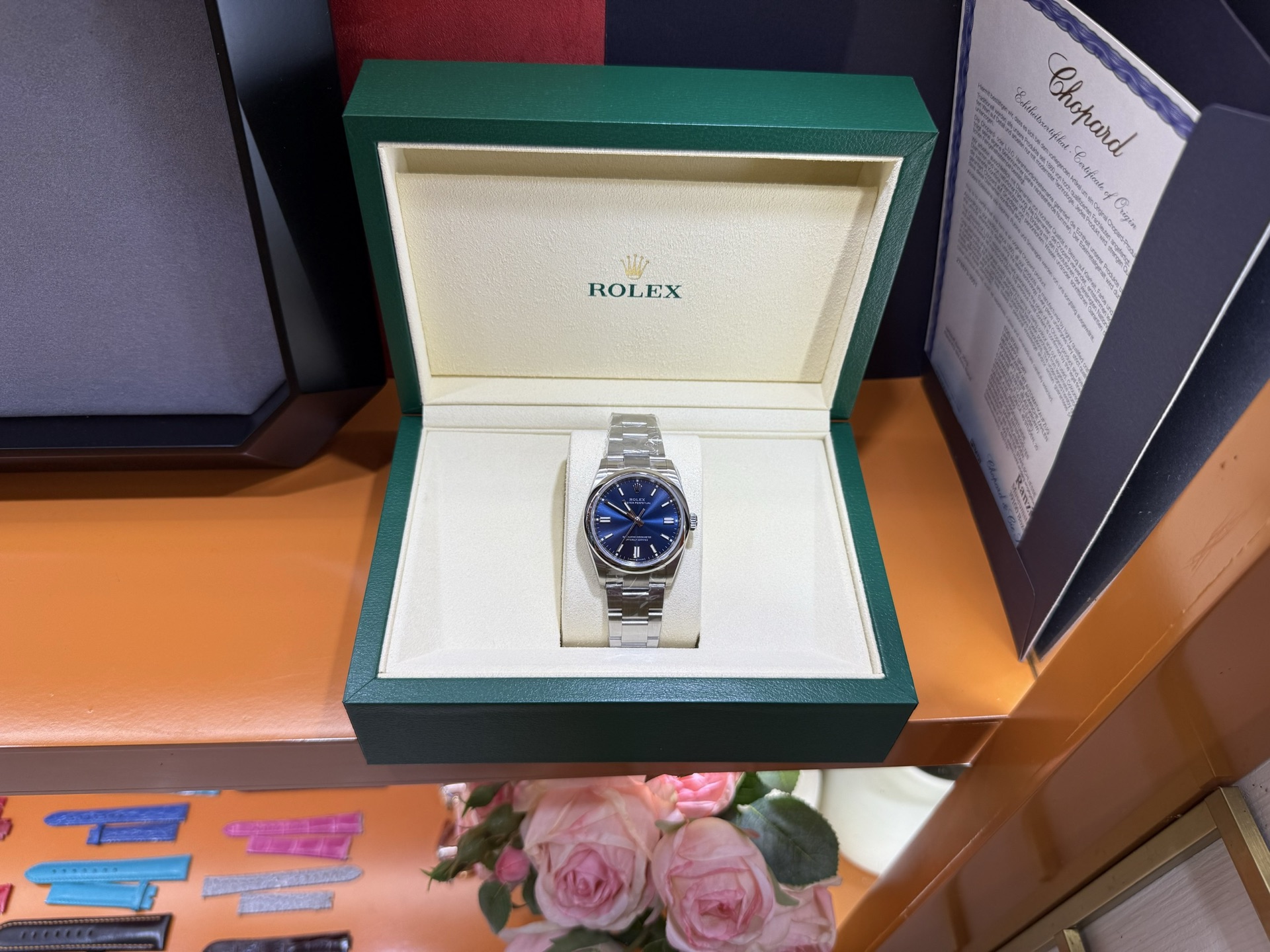 NO:385052,Rolex Oyster Perpetual 36mm Series 1 with Rolex's new movement; 2 with the same thickness as the original 12mm watch diameter as 41mm; 3 polished font nails; top Swiss ice blue luminous, consistent with Rolex's original luminous; 4 Super 904 steel; sapphire glass; 5 top-grade workmanship, each strap perfectly matches the lugs, giving the highest comfort of the wrist, rolex19860909劳力士蚝式恒动型36mm系列 1搭配劳力士全新机芯； 2与原装一致厚度12mm表径41mm； 3打磨字钉；顶级瑞士冰蓝色夜光,与劳力士原厂夜光一致； 4超级904钢材质；蓝宝石玻璃； 5顶级做工,每条表带与表耳完美契合,给予手腕最高的舒适度,,rolex,Watch