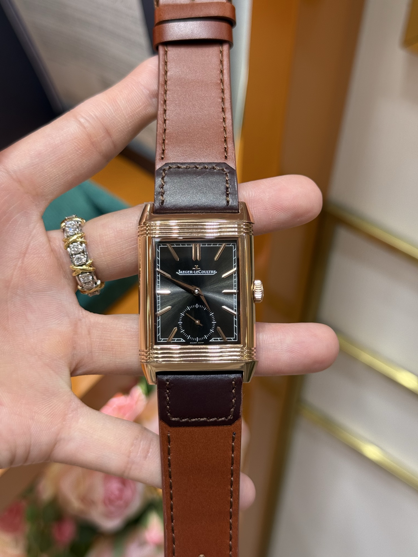 NO:946761,Jaeger-LeCoultre flip men's rose gold with gray plate coffee Italian calfskin color strap imported mechanical movement, jaeger-lecoultre, cowhide19860909积家翻转 男士玫瑰金配灰盘 咖啡意大利小牛皮配色表带 进口机械机芯,,jaeger-lecoultre,cowhide,Watch