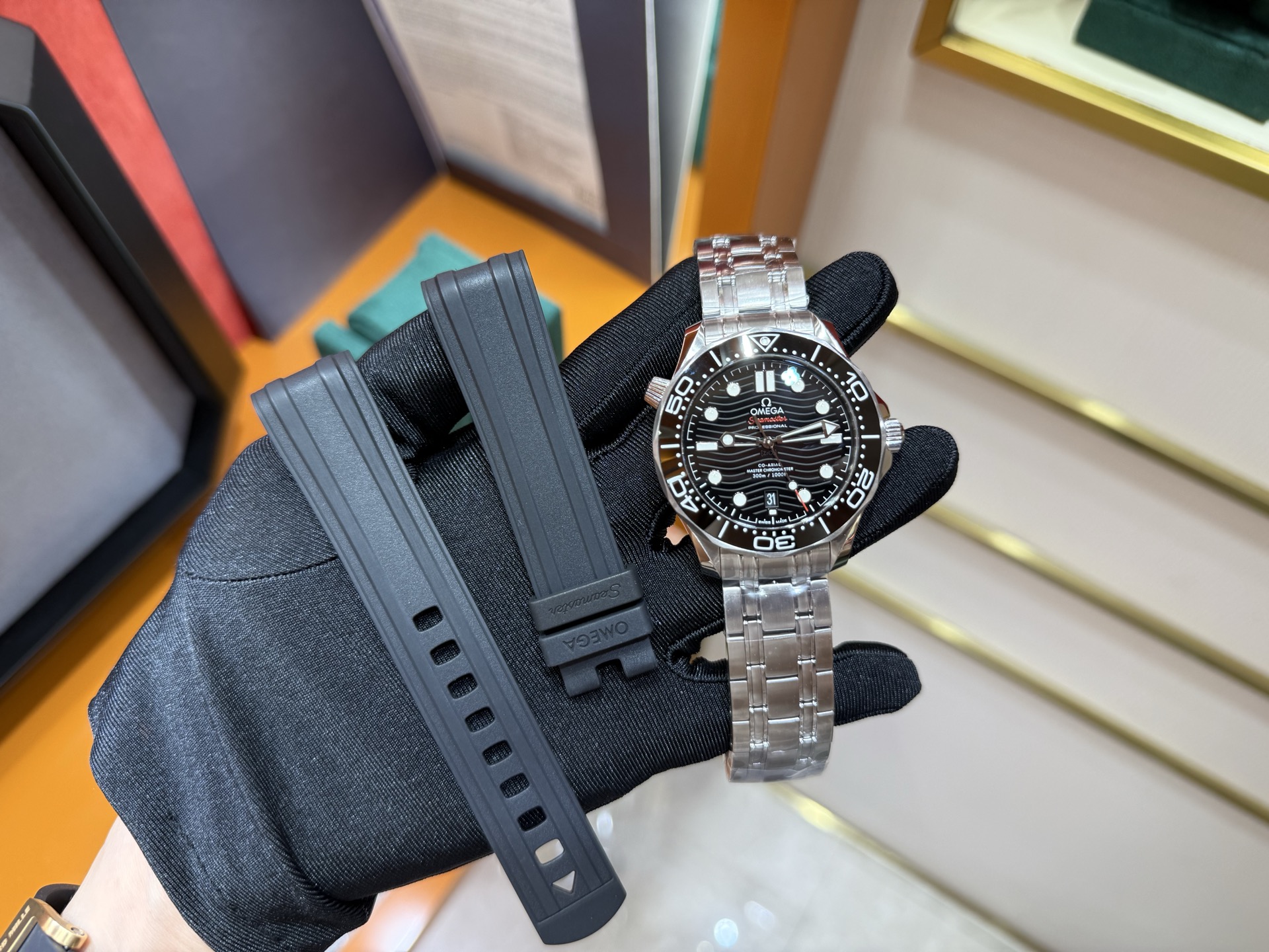 NO:946779,Omega Seamaster 301 new ETA fully automatic mechanical movement black shock absorber double T ruby,,omega19860909欧米茄海马301 新款 ETA全自动机械机芯 黑色避震器双T红宝石,,omega,Watch