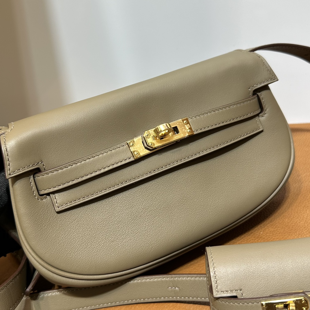 Hermès 24New arrival Kelly Moove Swift elephant gray