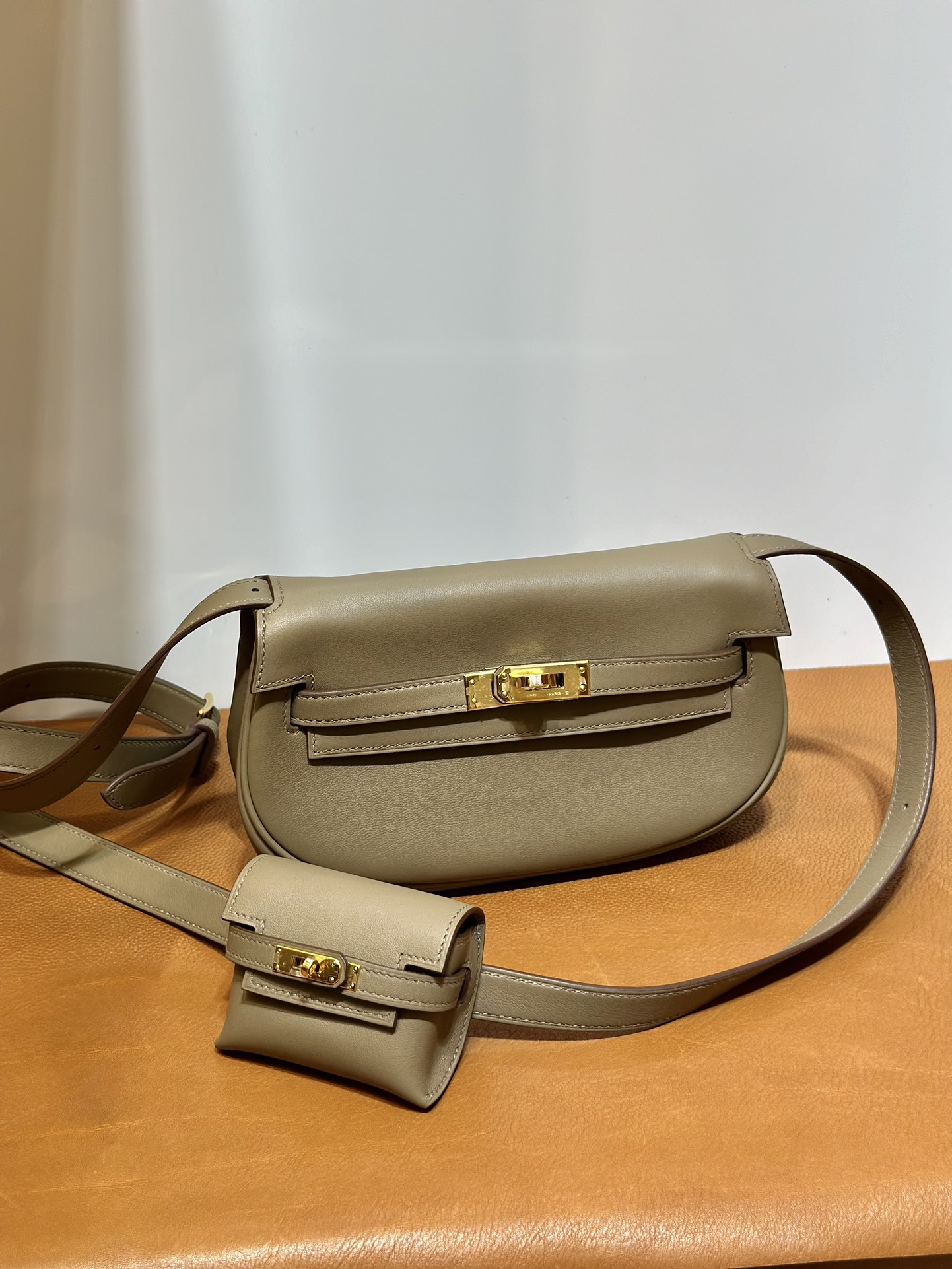 Hermès 24New arrival Kelly Moove Swift elephant gray