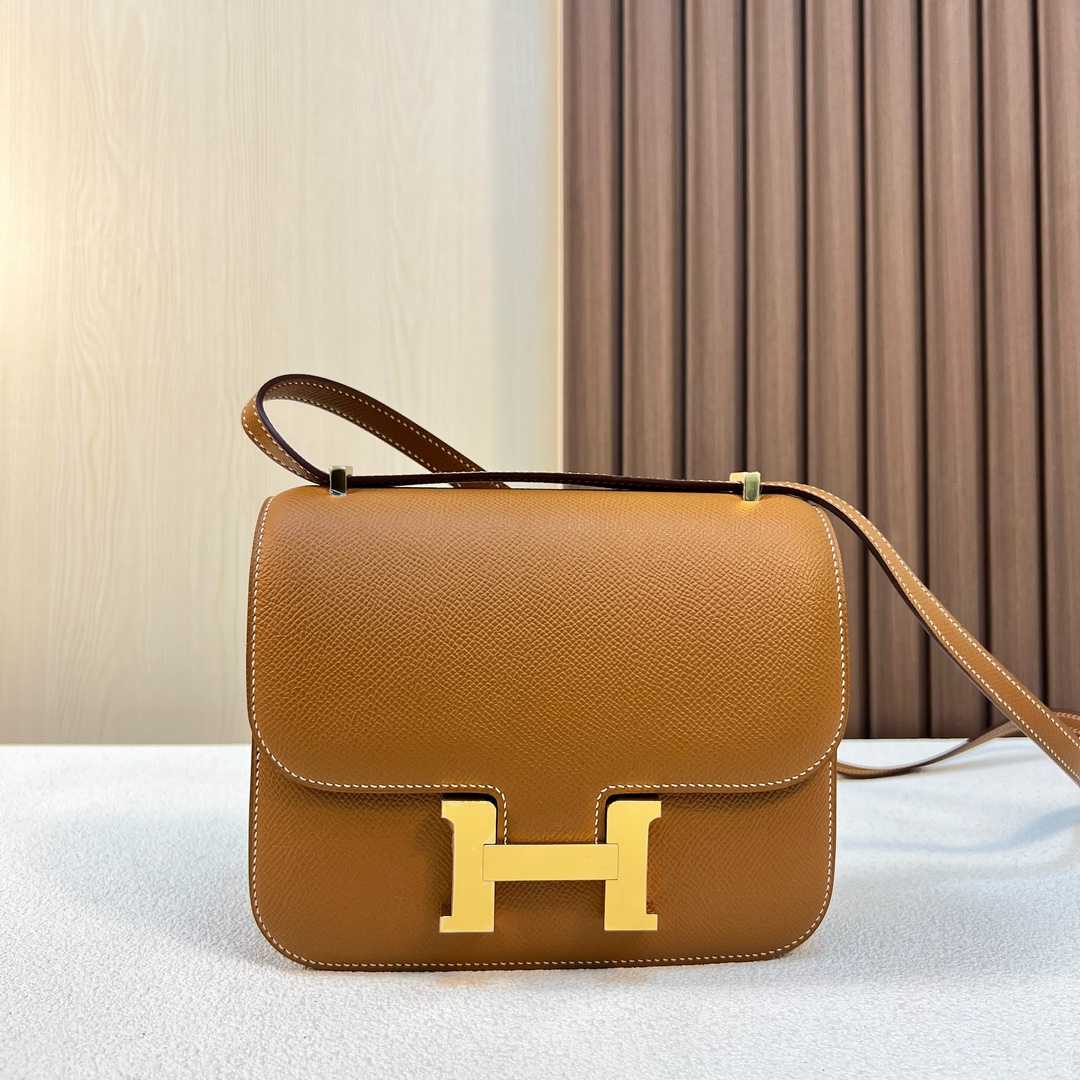 Hermes Constance Bolsos cruzados y bandoleras Marrón Color café Hardware de oro Epsom