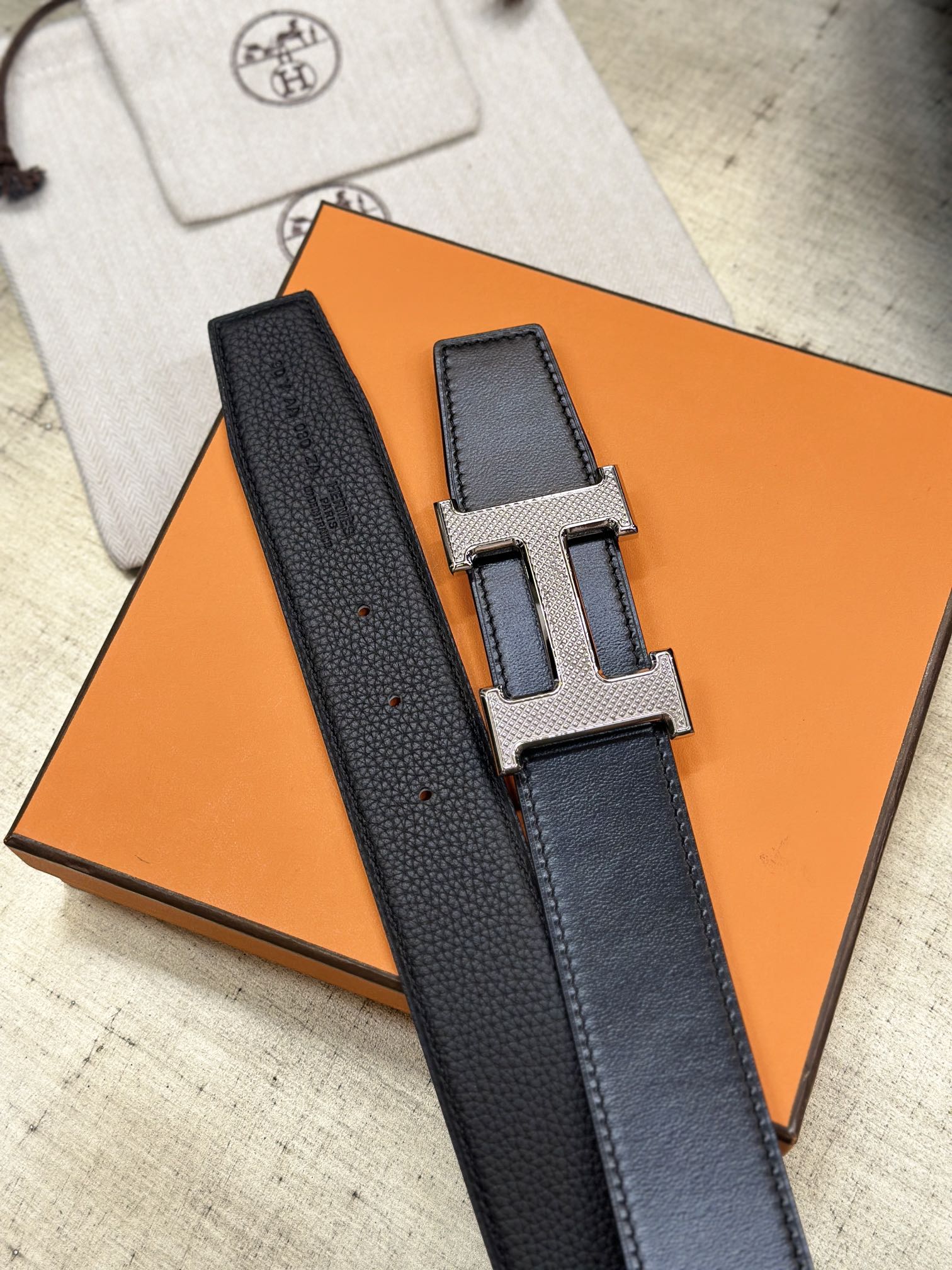 HBELTBUCKLE&REVERSIBLELEATHERSTRAMM