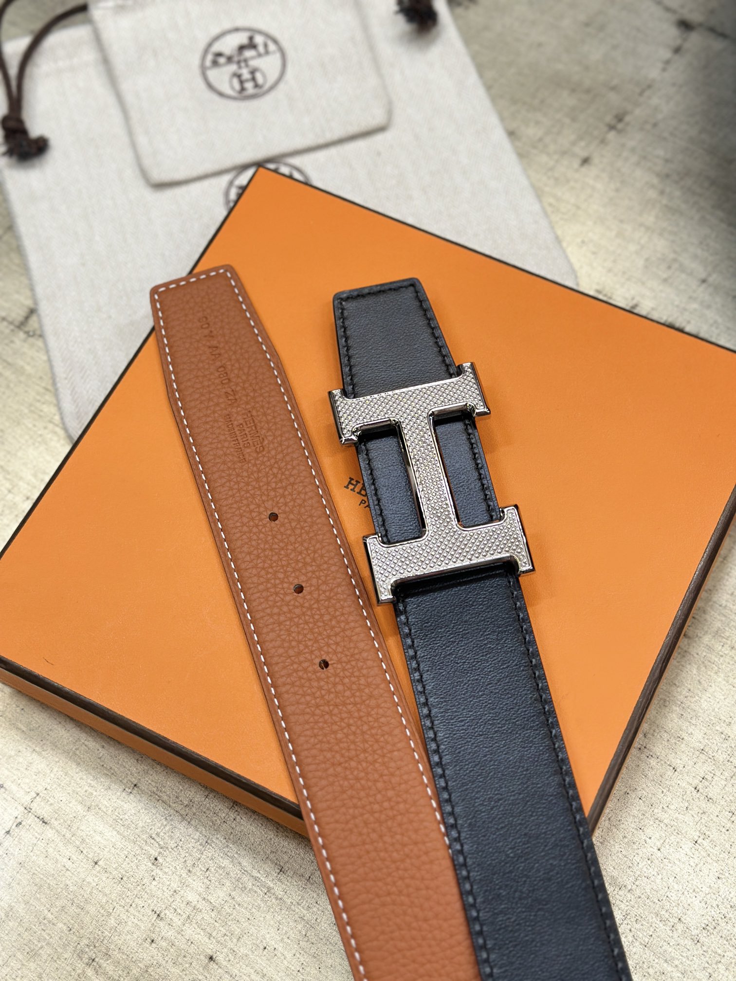 HBELTBUCKLE&REVERSIBLELEATHERSTRAMM