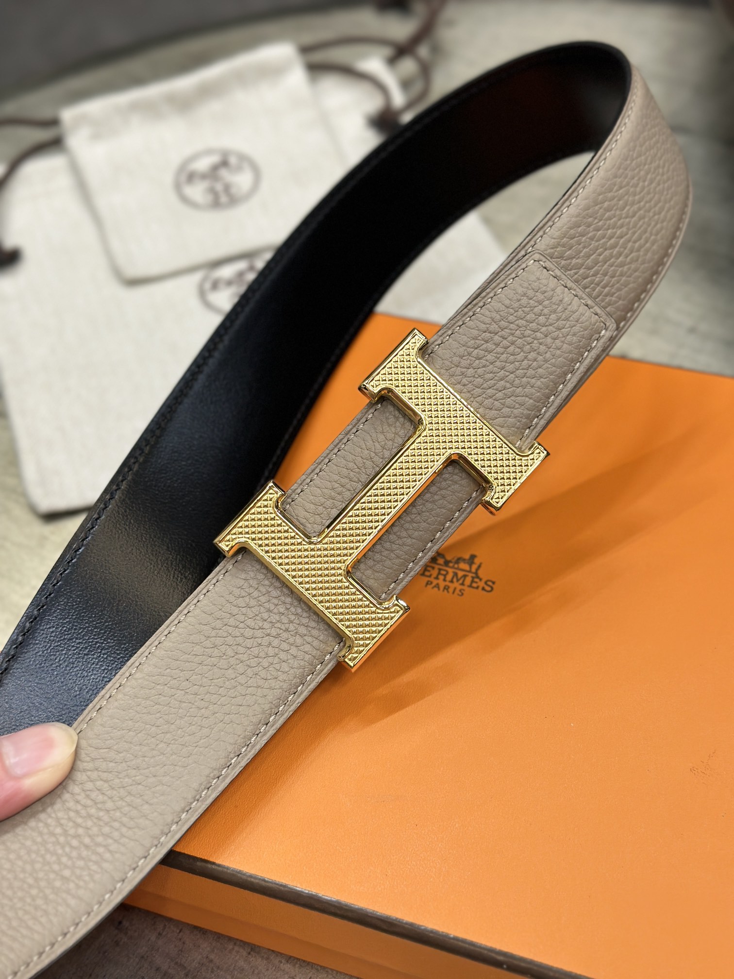 HBELTBUCKLE&REVERSIBLELEATHERSTRAMM
