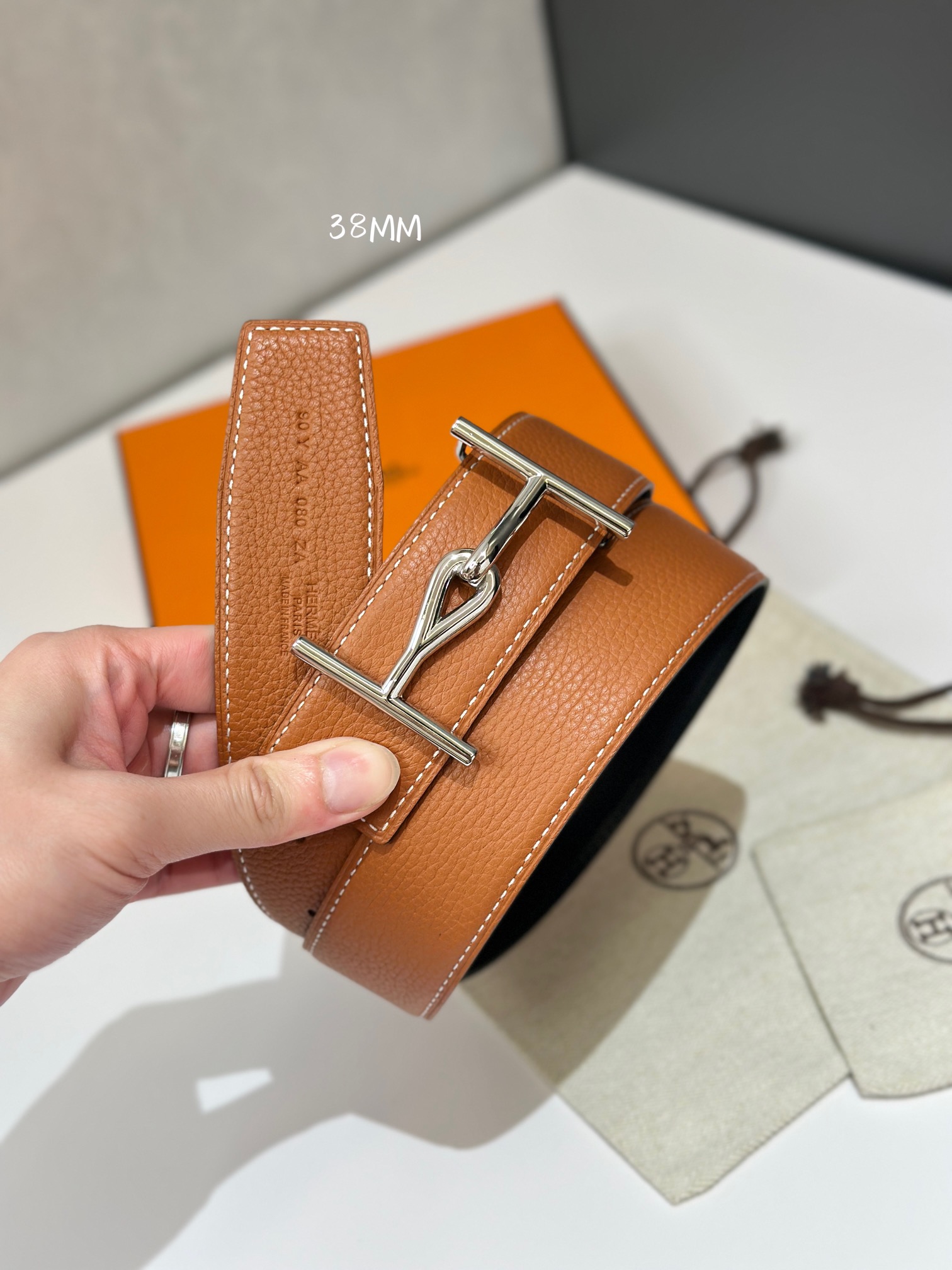 JUMBO BELT BUCKLE & REVERSIBLE LEATHER STRAMM