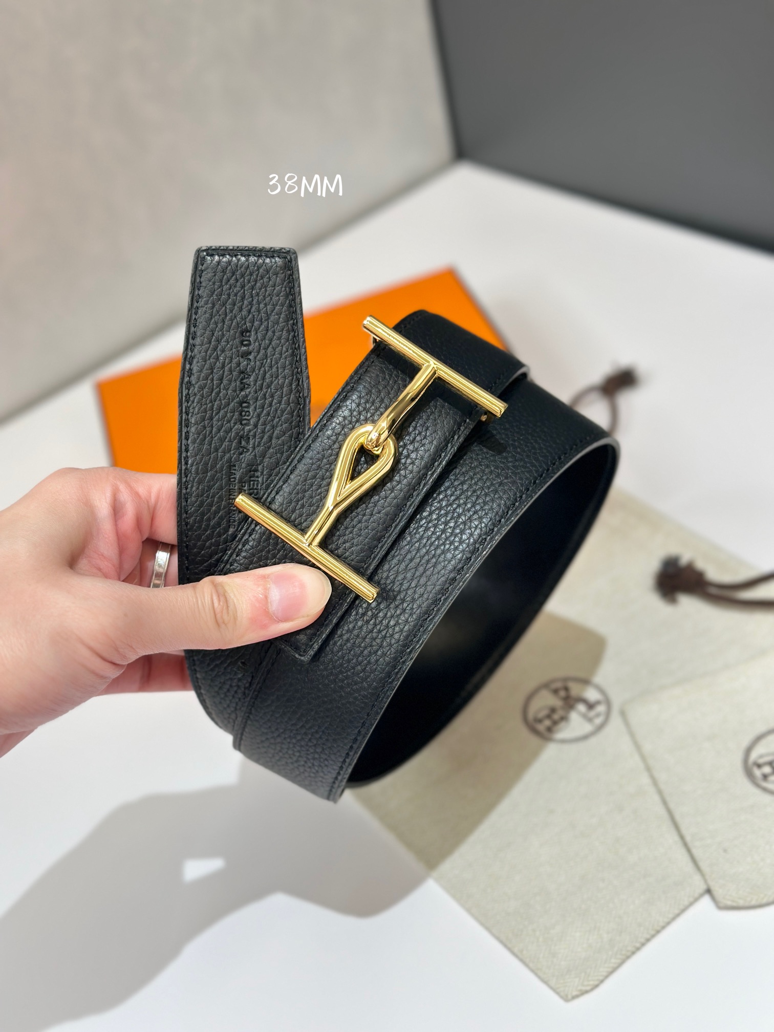 JUMBO BELT BUCKLE & REVERSIBLE LEATHER STRAMM