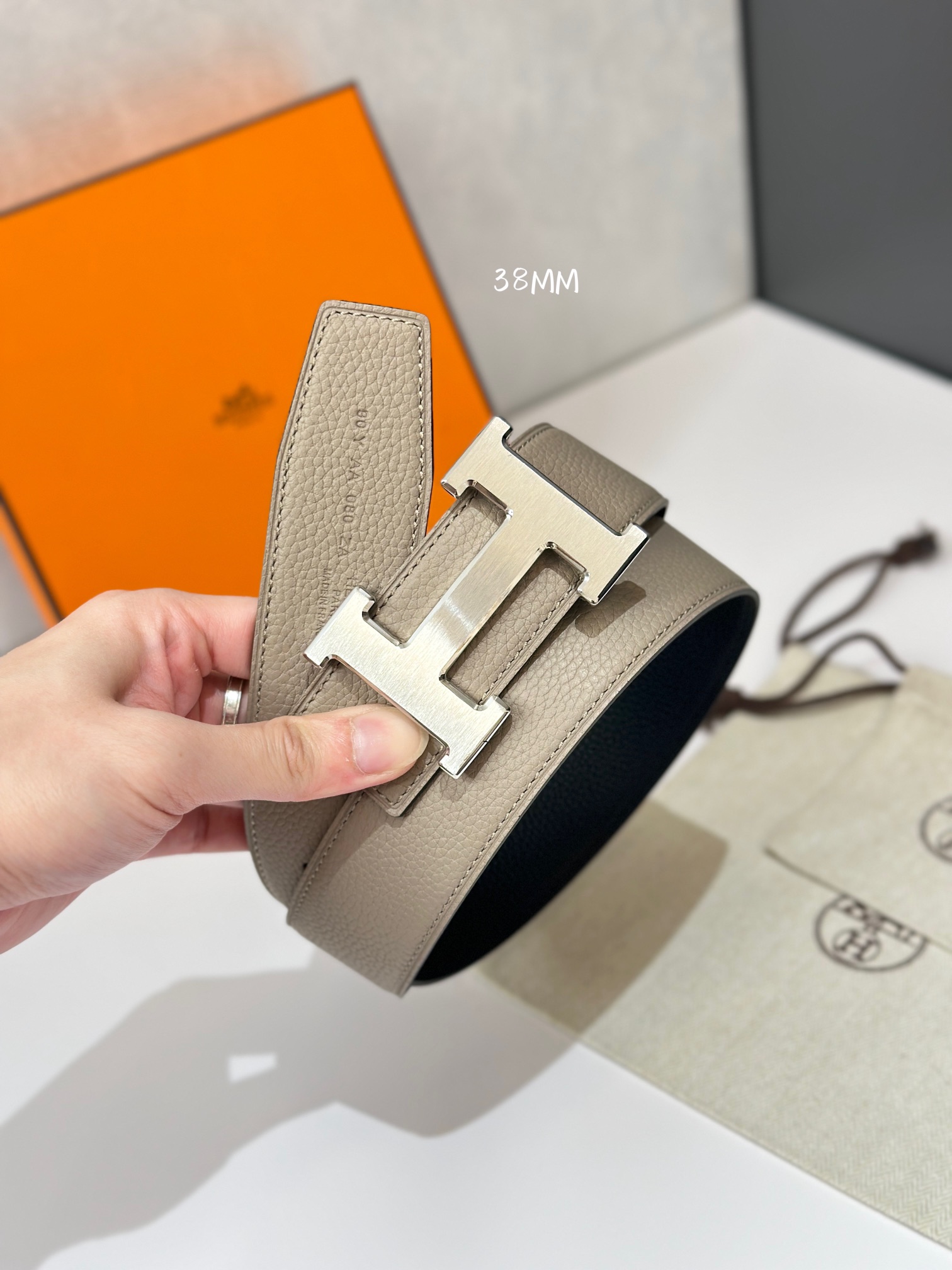 H 5382 BELT BUCKLE & REVERSIBLE LEATHER STRAMM