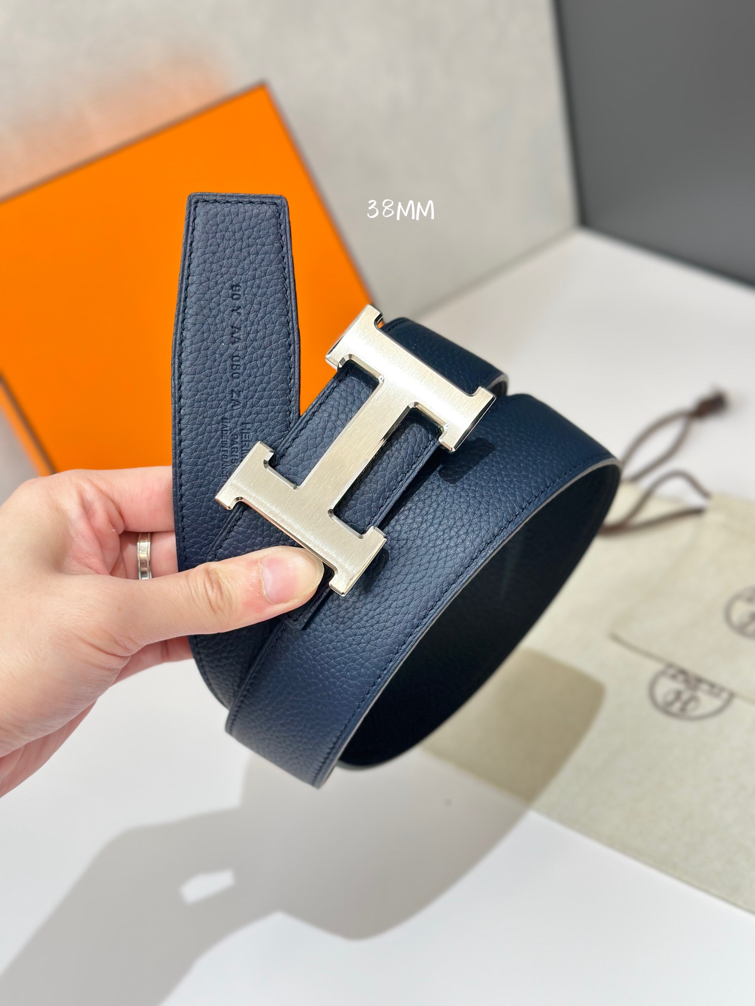 H 5382 BELT BUCKLE & REVERSIBLE LEATHER STRAMM