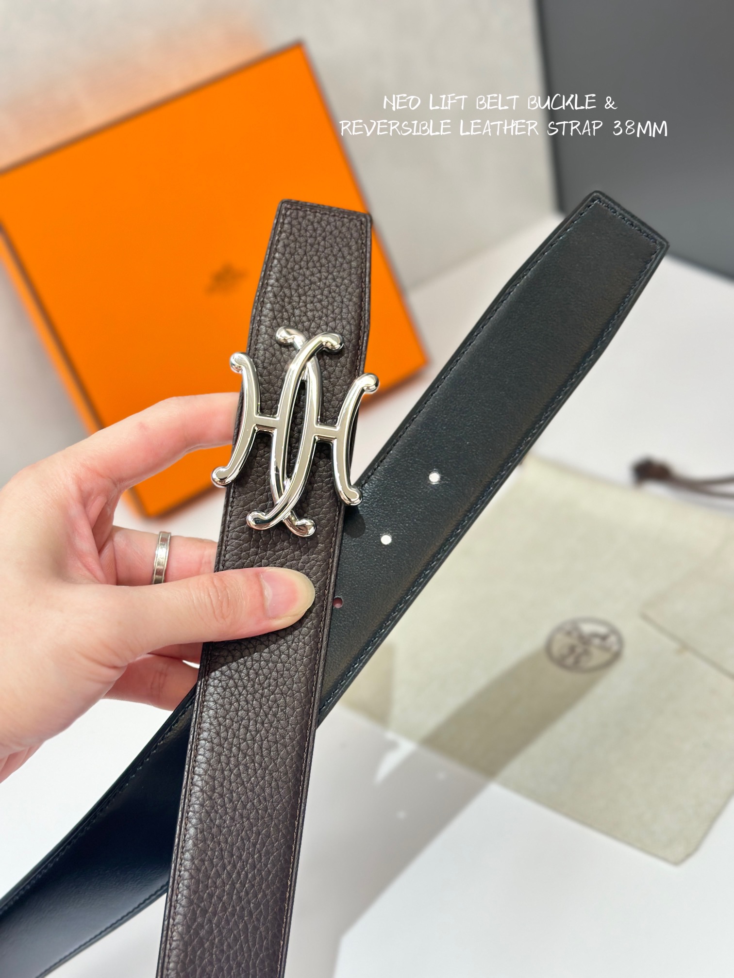 【实拍🚹¥260】Hermes💋专柜原单新款，双面进口牛皮，搭配新款精品花扣！🔍带宽3.8Cm，双面可用！🎁全套包装！